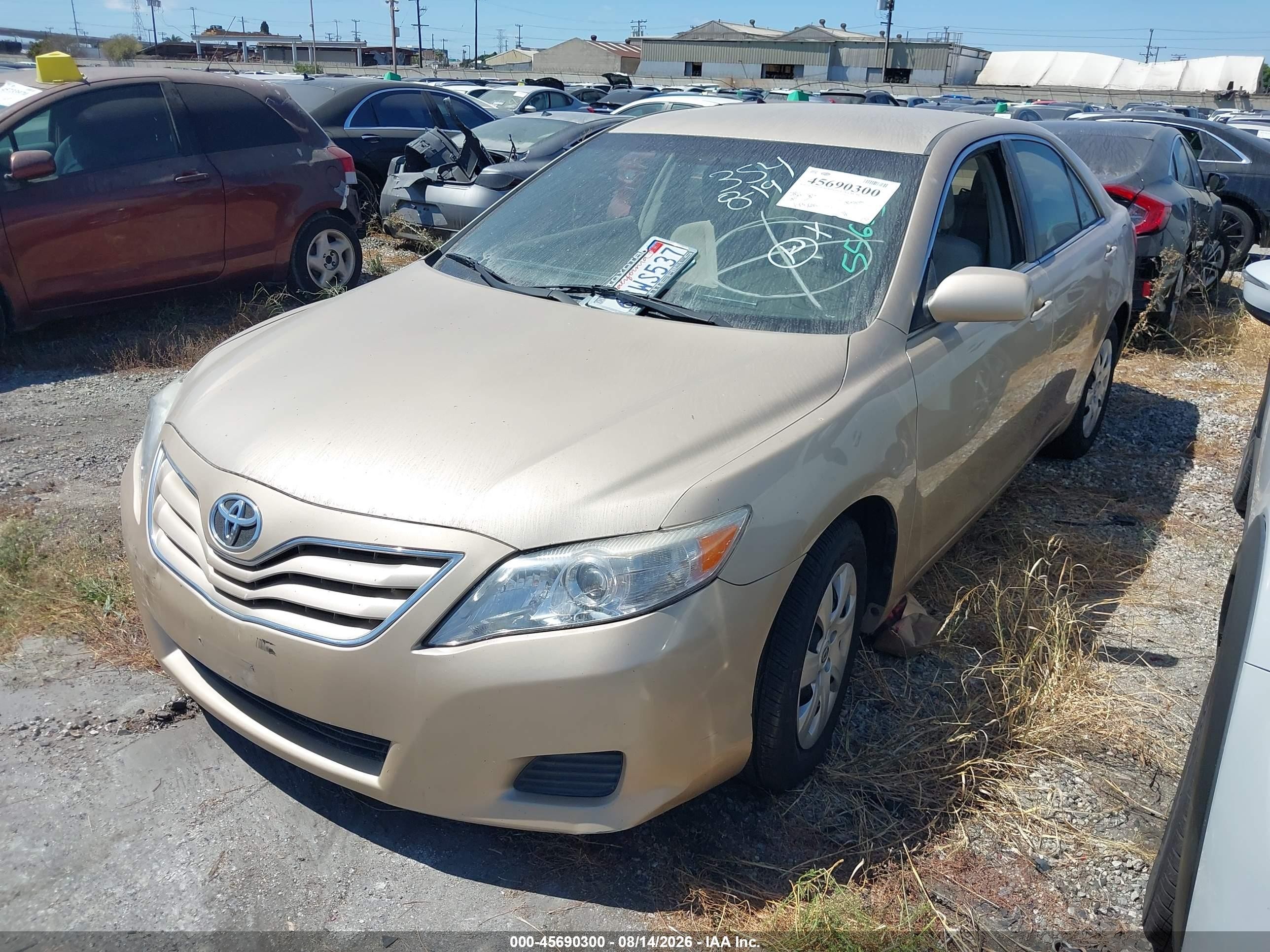 2011 Toyota Camry Le Gold vin: 4T1BF3EK8BU758162