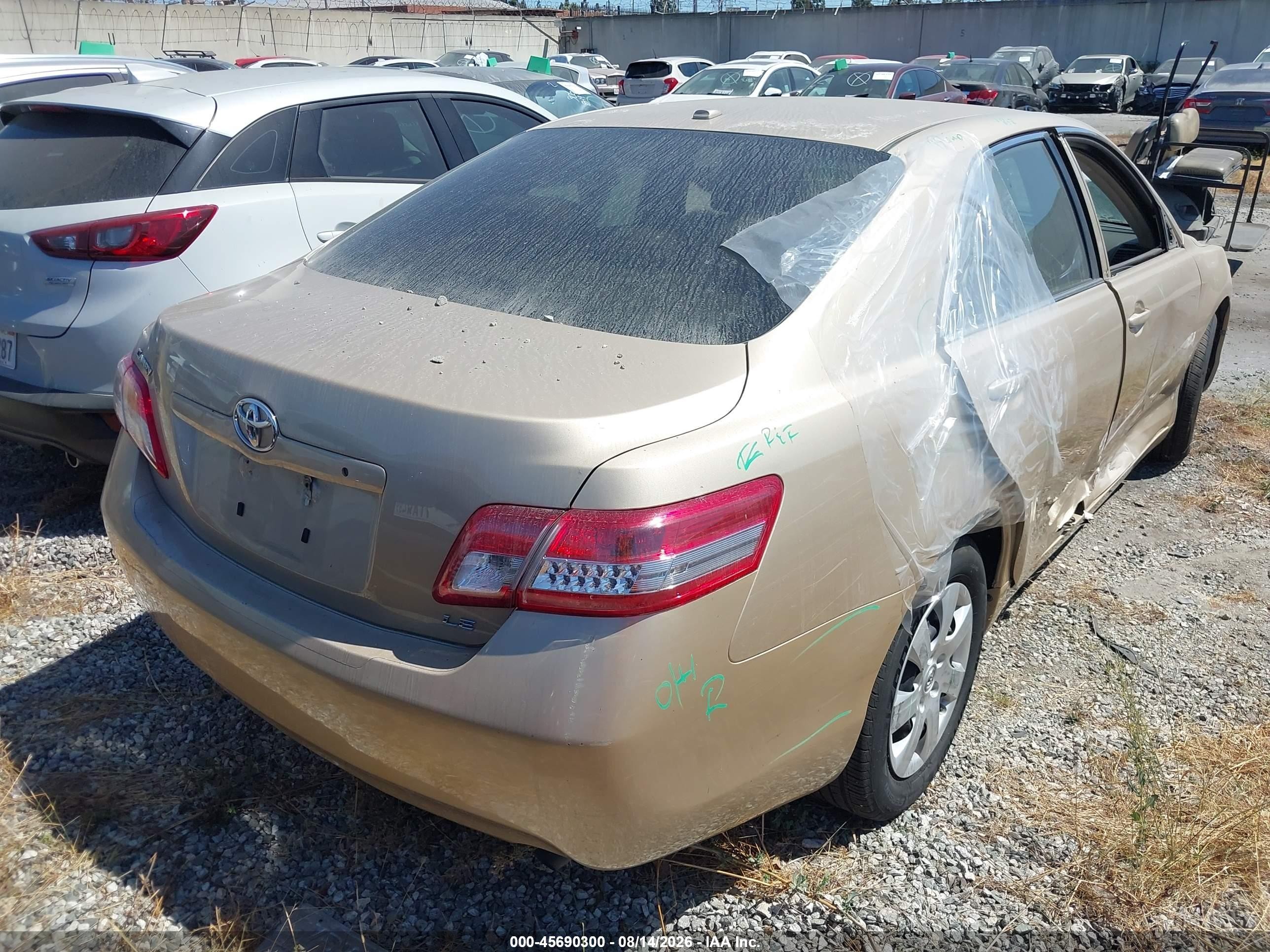 2011 Toyota Camry Le Gold vin: 4T1BF3EK8BU758162