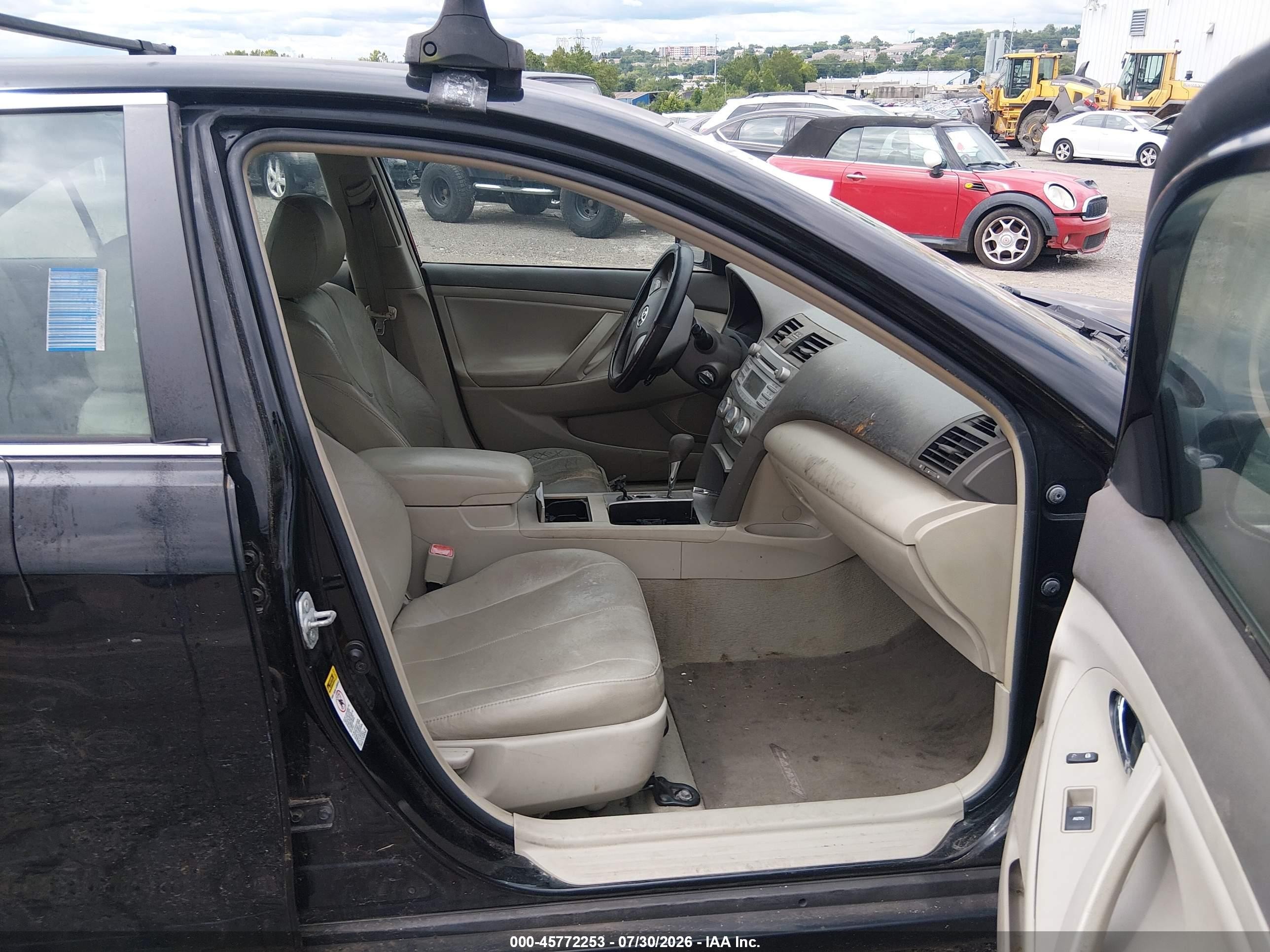 2011 Toyota Camry Le Black vin: 4T1BF3EK8BU760638