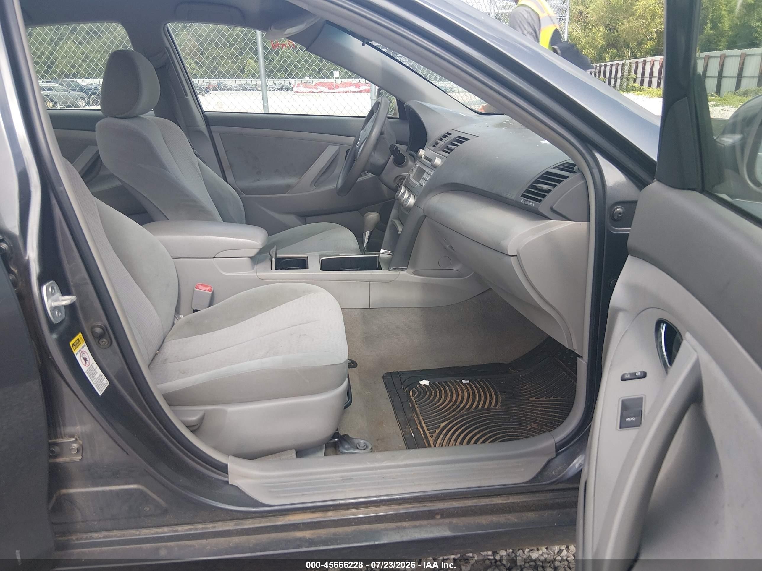 2011 Toyota Camry Le Серый vin: 4T1BF3EK8BU761160