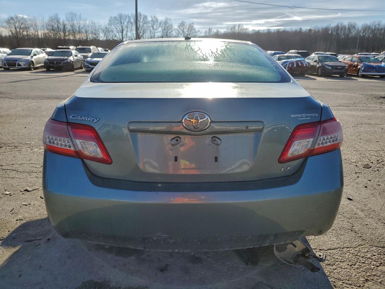 2011 Toyota Camry Base Green vin: 4T1BF3EK8BU762101
