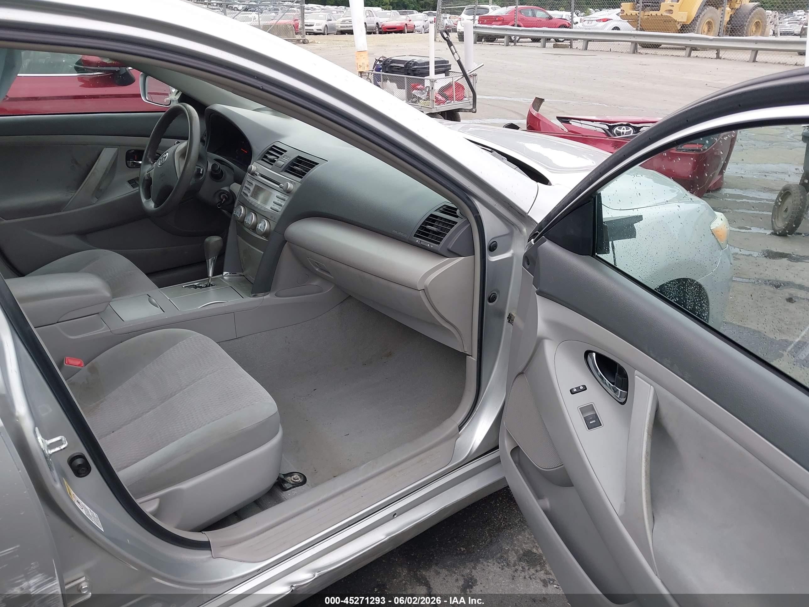 2011 Toyota Camry Le Silver vin: 4T1BF3EK8BU762681