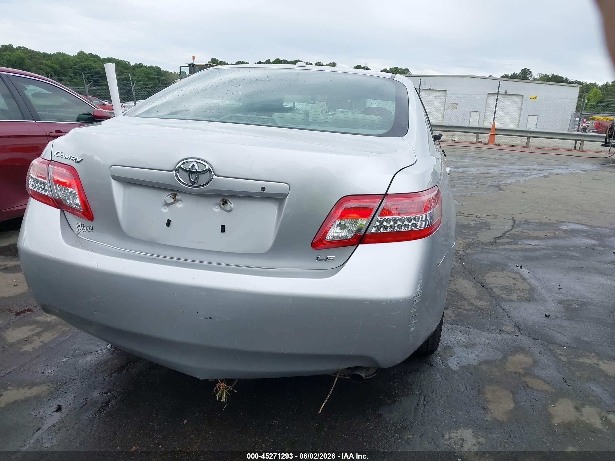 2011 Toyota Camry Le Silver vin: 4T1BF3EK8BU762681