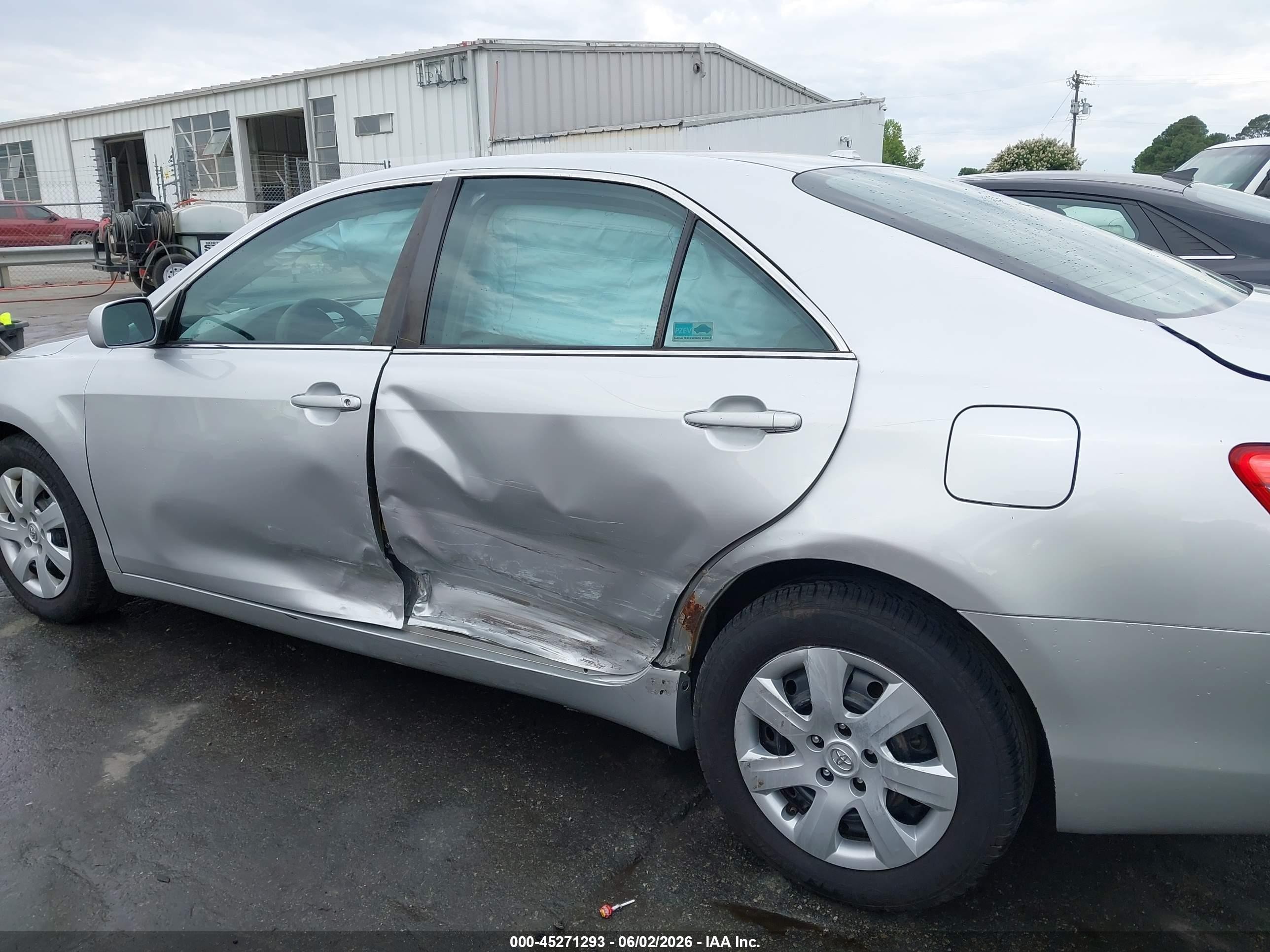 2011 Toyota Camry Le Silver vin: 4T1BF3EK8BU762681
