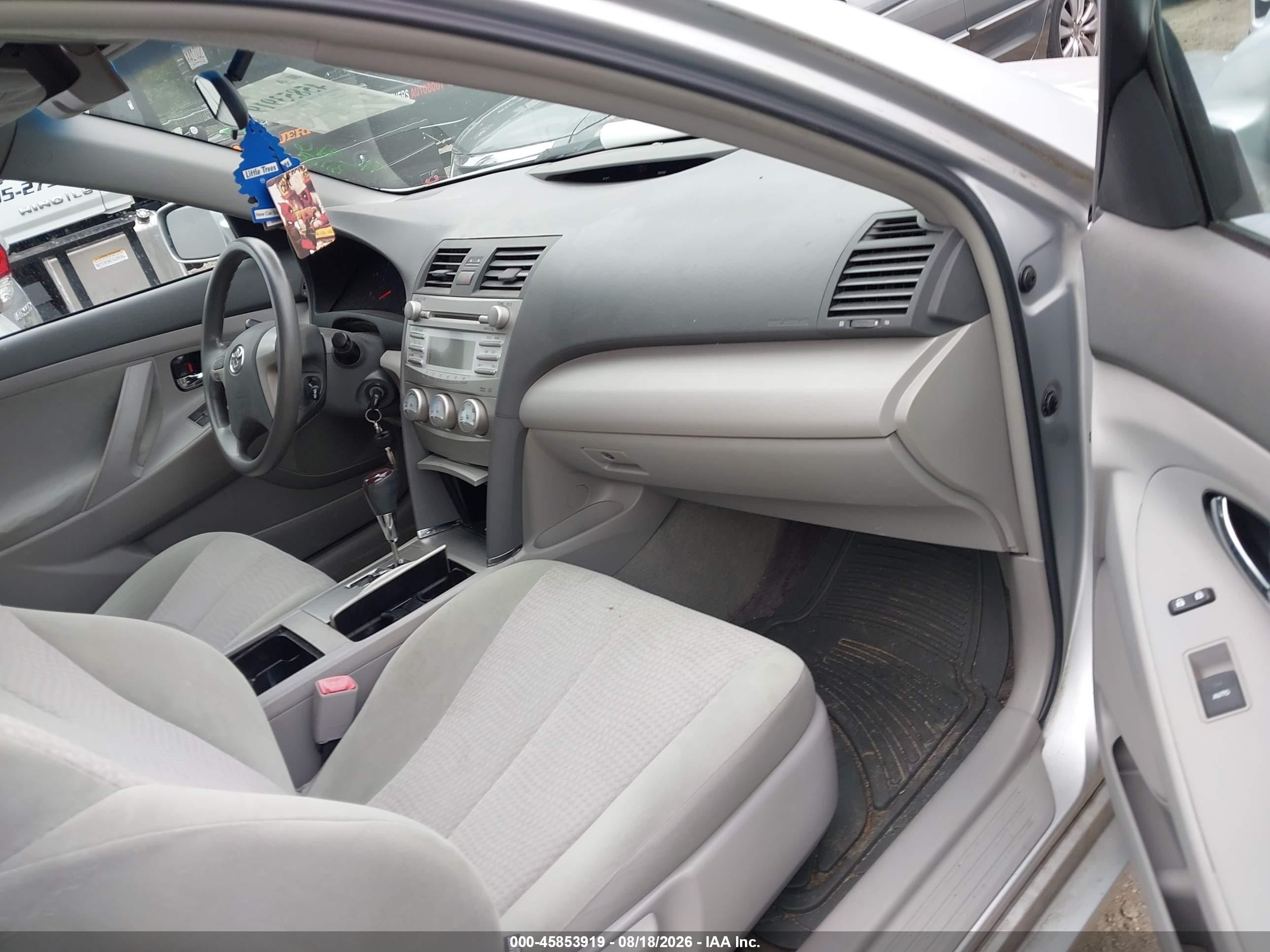 2011 Toyota Camry Le Silver vin: 4T1BF3EK8BU764012