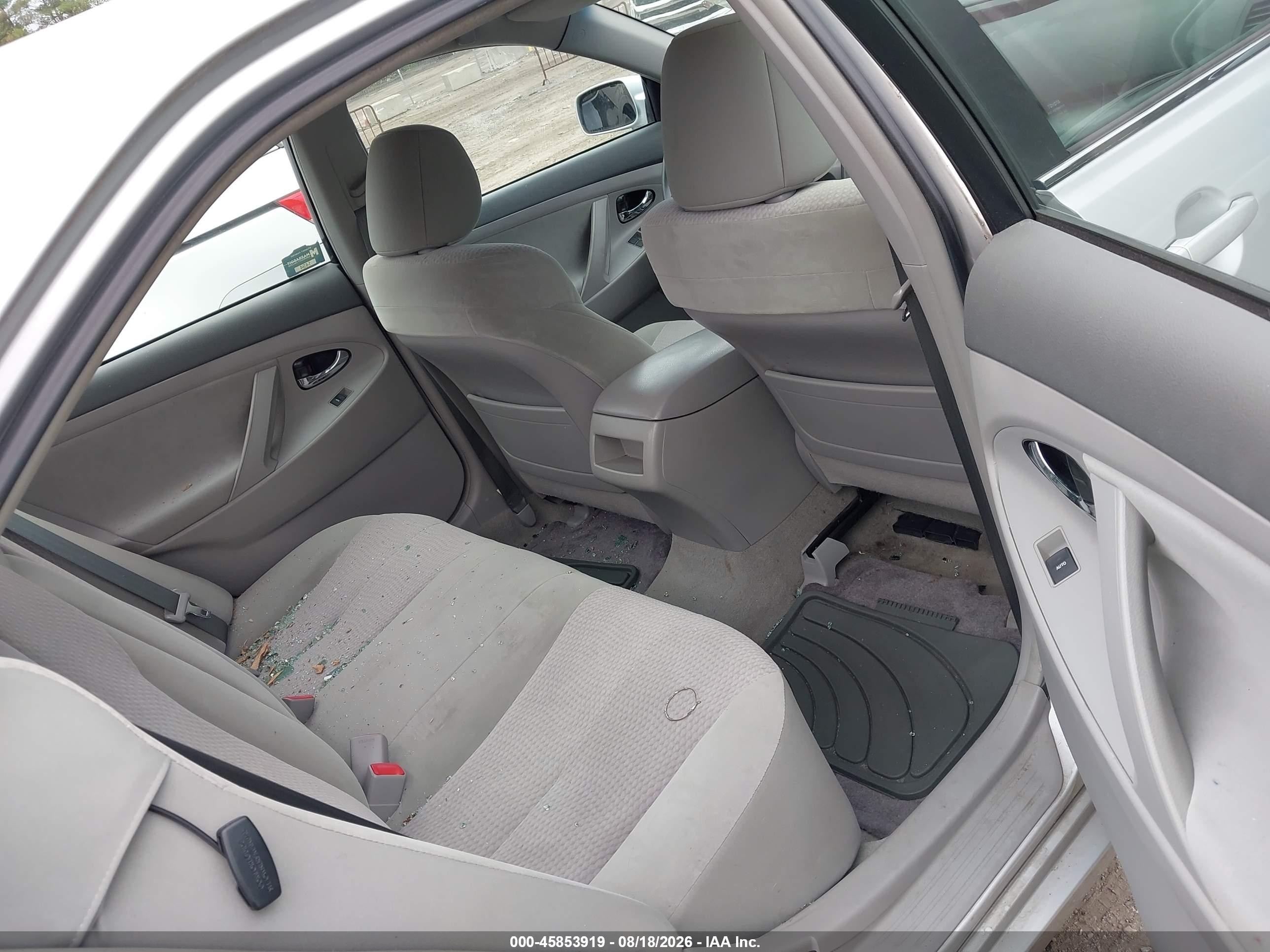 2011 Toyota Camry Le Silver vin: 4T1BF3EK8BU764012