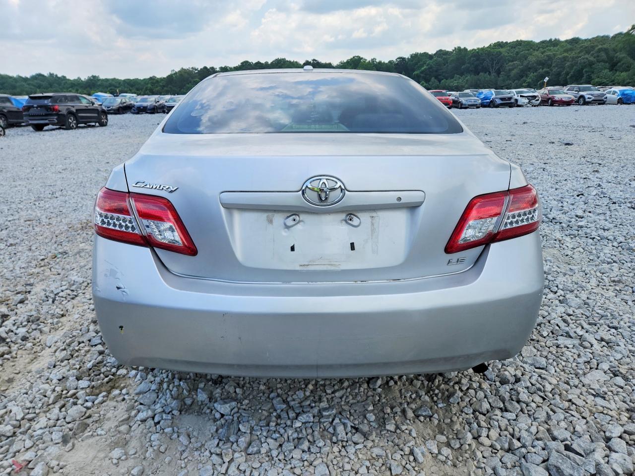 2011 Toyota Camry Le Silver vin: 4T1BF3EK8BU775737