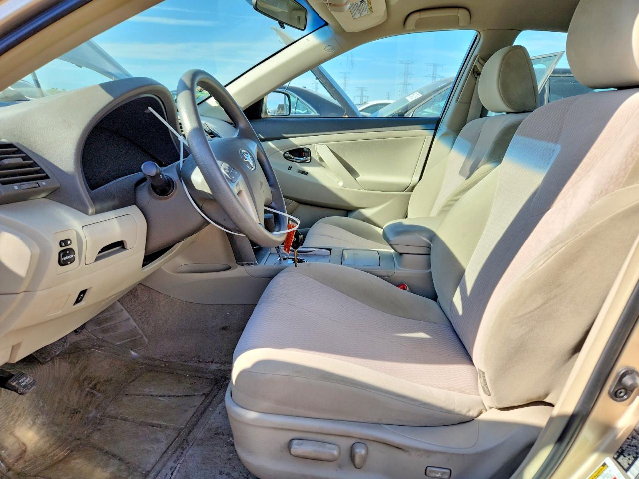 2010 Toyota Camry Le Gold vin: 4T1BF3EK9AU012172