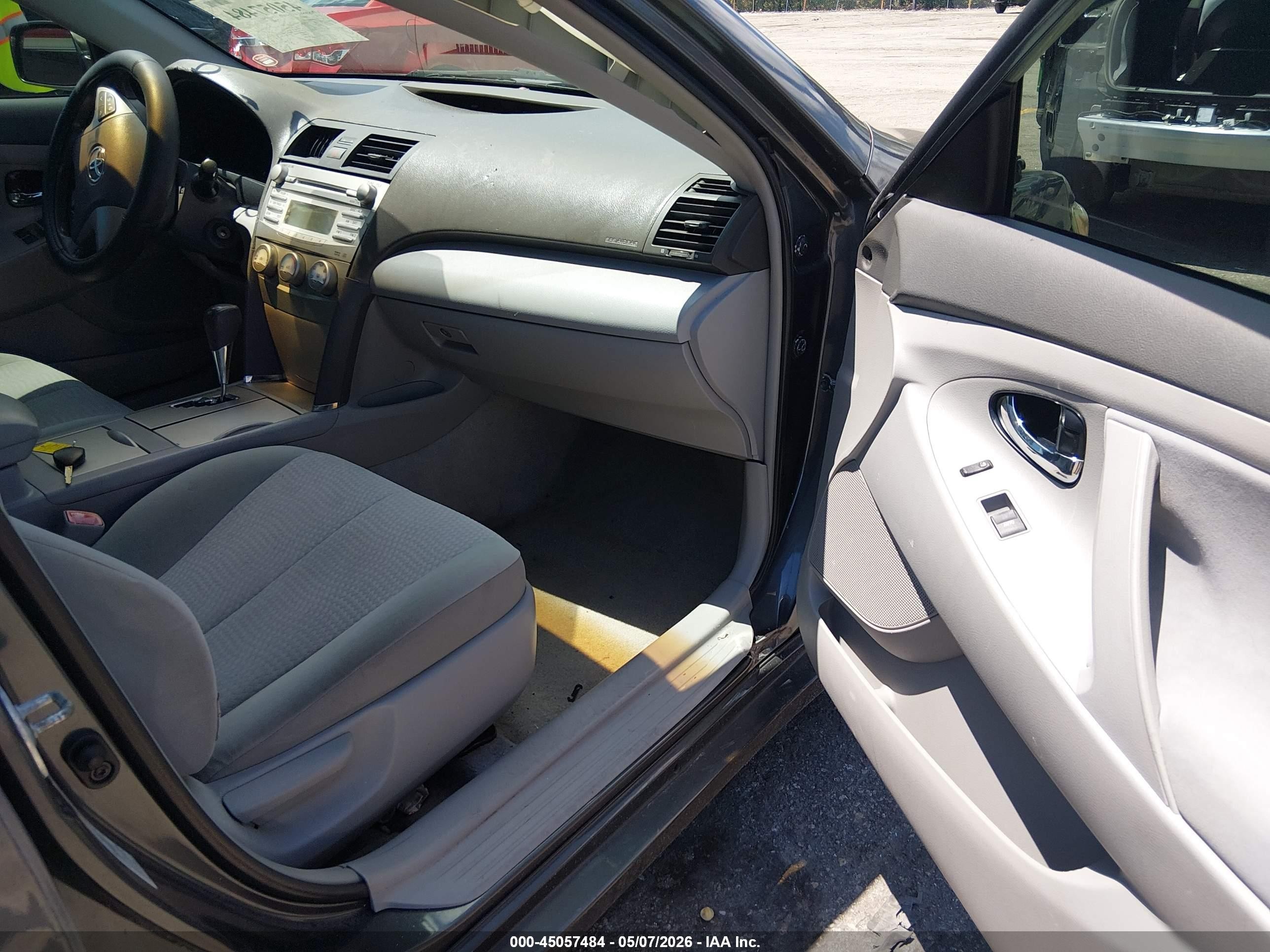 2010 Toyota Camry Le Серый vin: 4T1BF3EK9AU012933