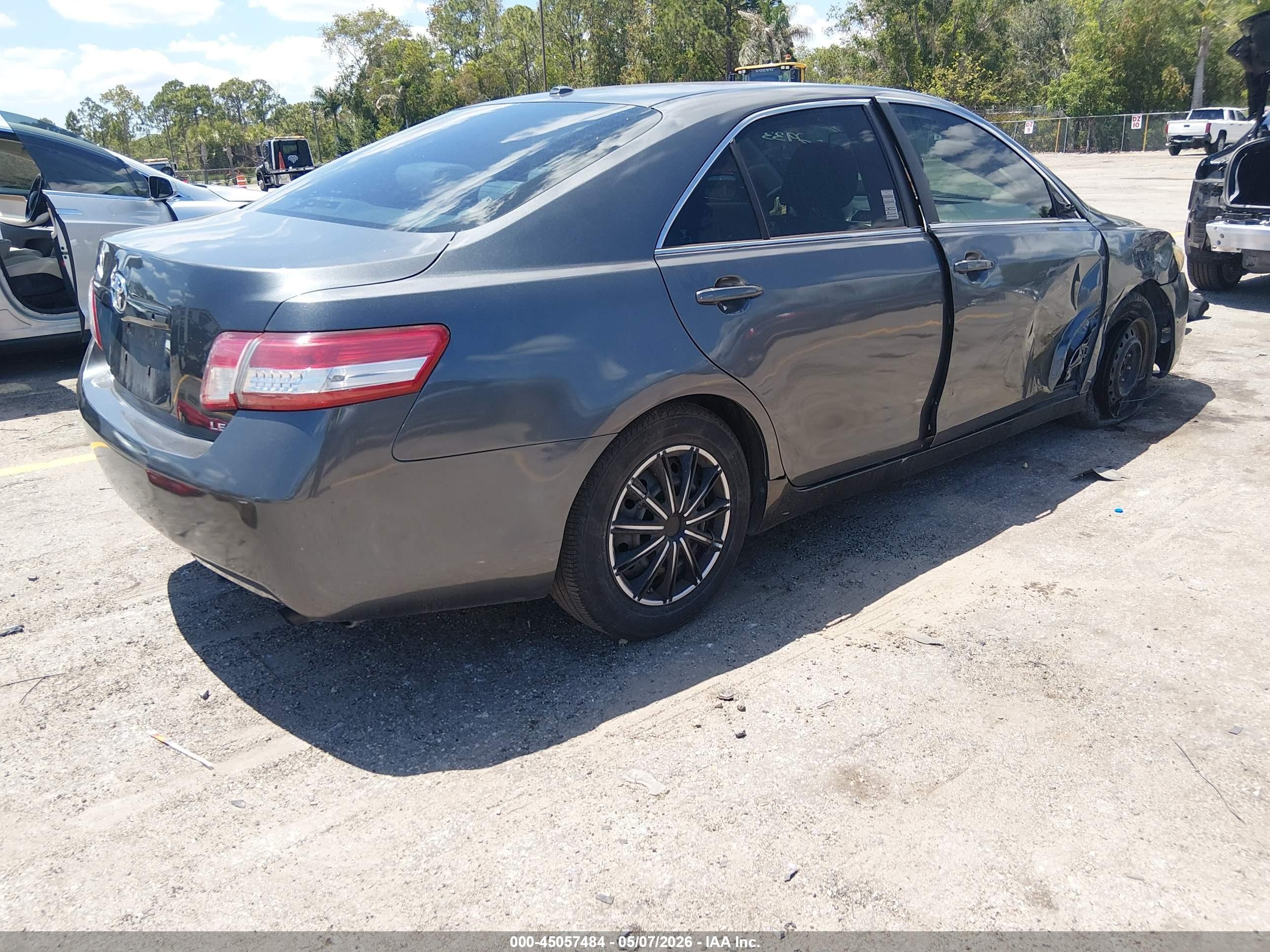 2010 Toyota Camry Le Серый vin: 4T1BF3EK9AU012933