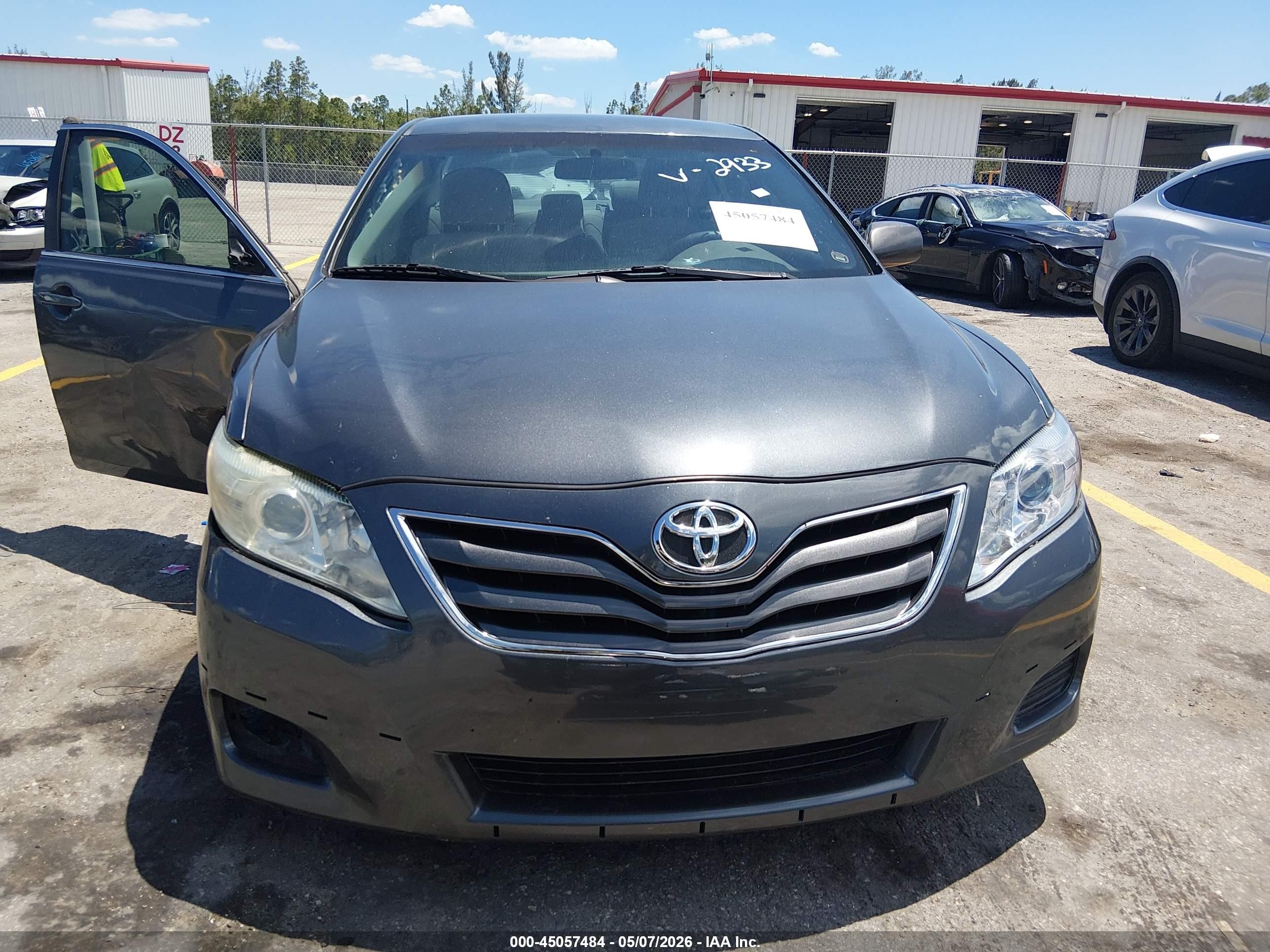 2010 Toyota Camry Le Серый vin: 4T1BF3EK9AU012933