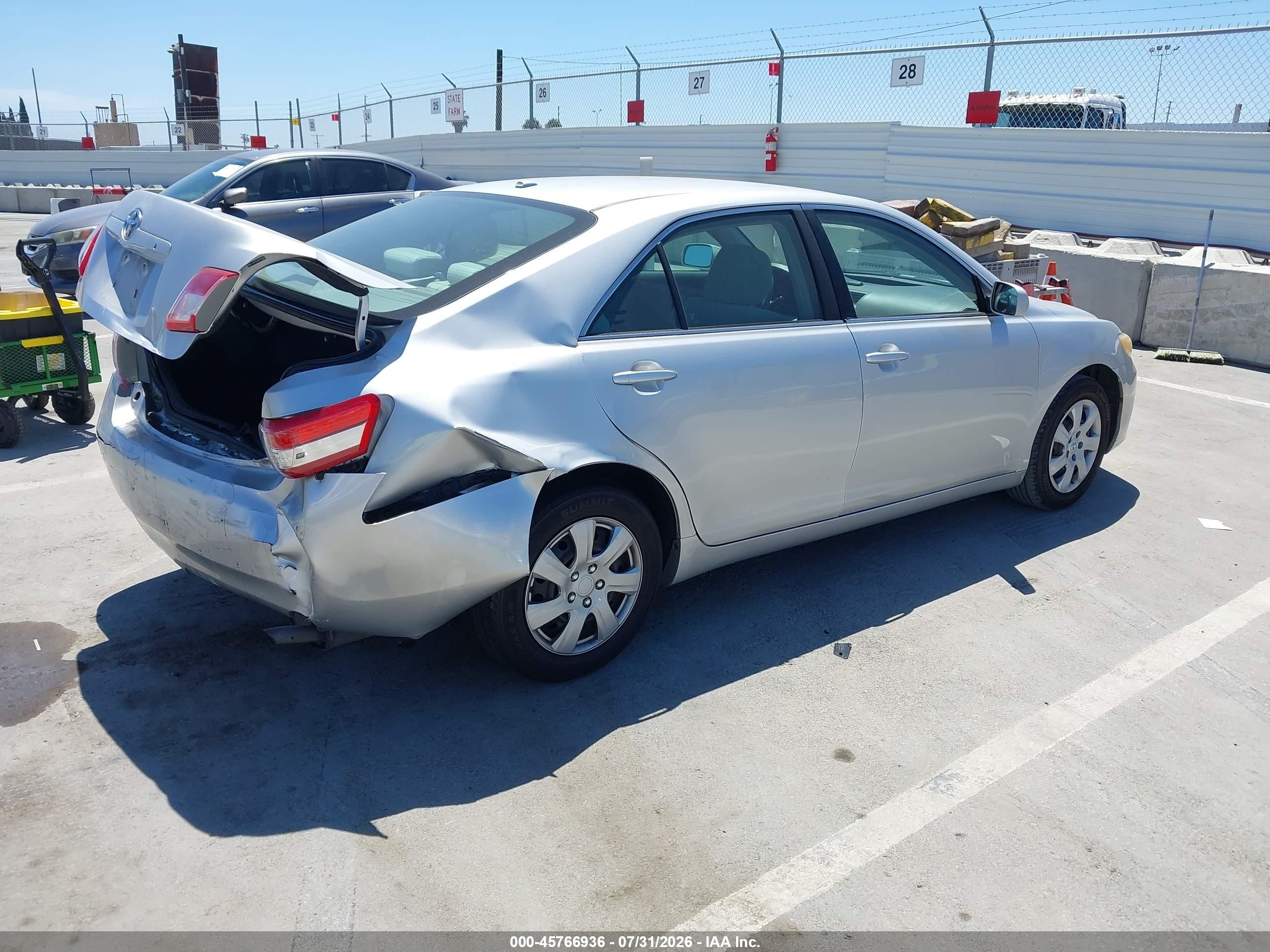 2010 Toyota Camry Le Silver vin: 4T1BF3EK9AU054891