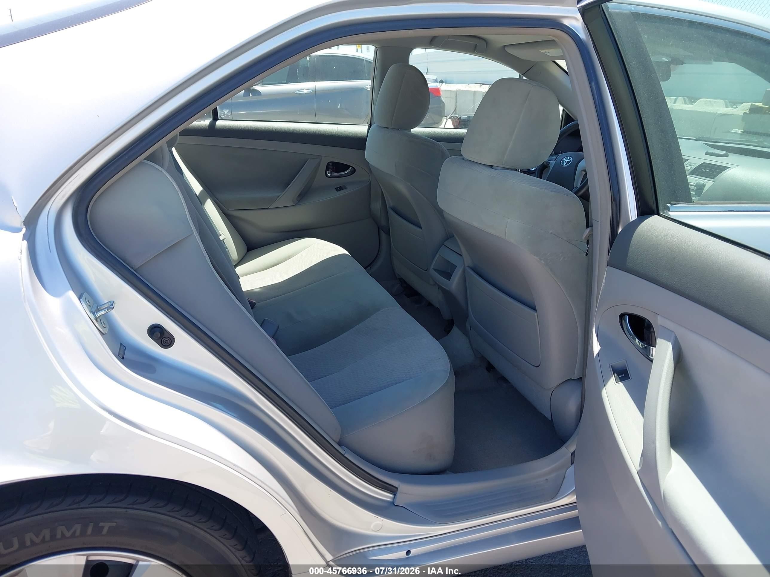2010 Toyota Camry Le Silver vin: 4T1BF3EK9AU054891