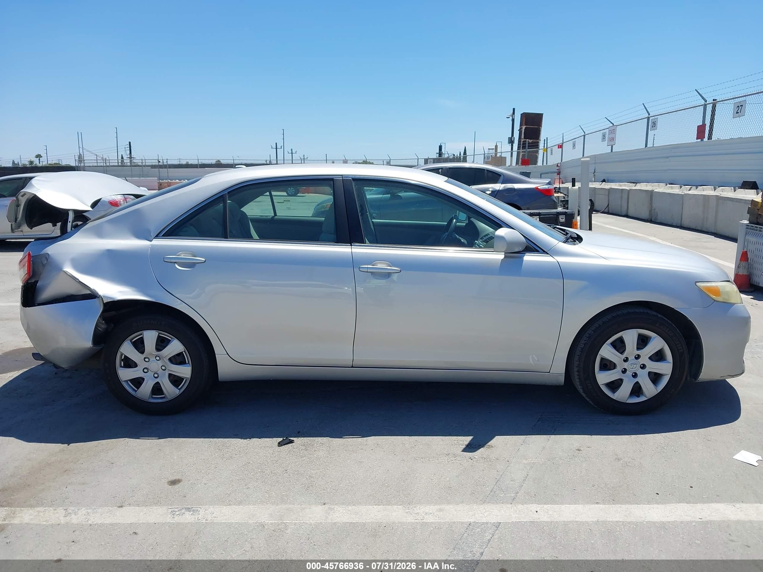 2010 Toyota Camry Le Silver vin: 4T1BF3EK9AU054891