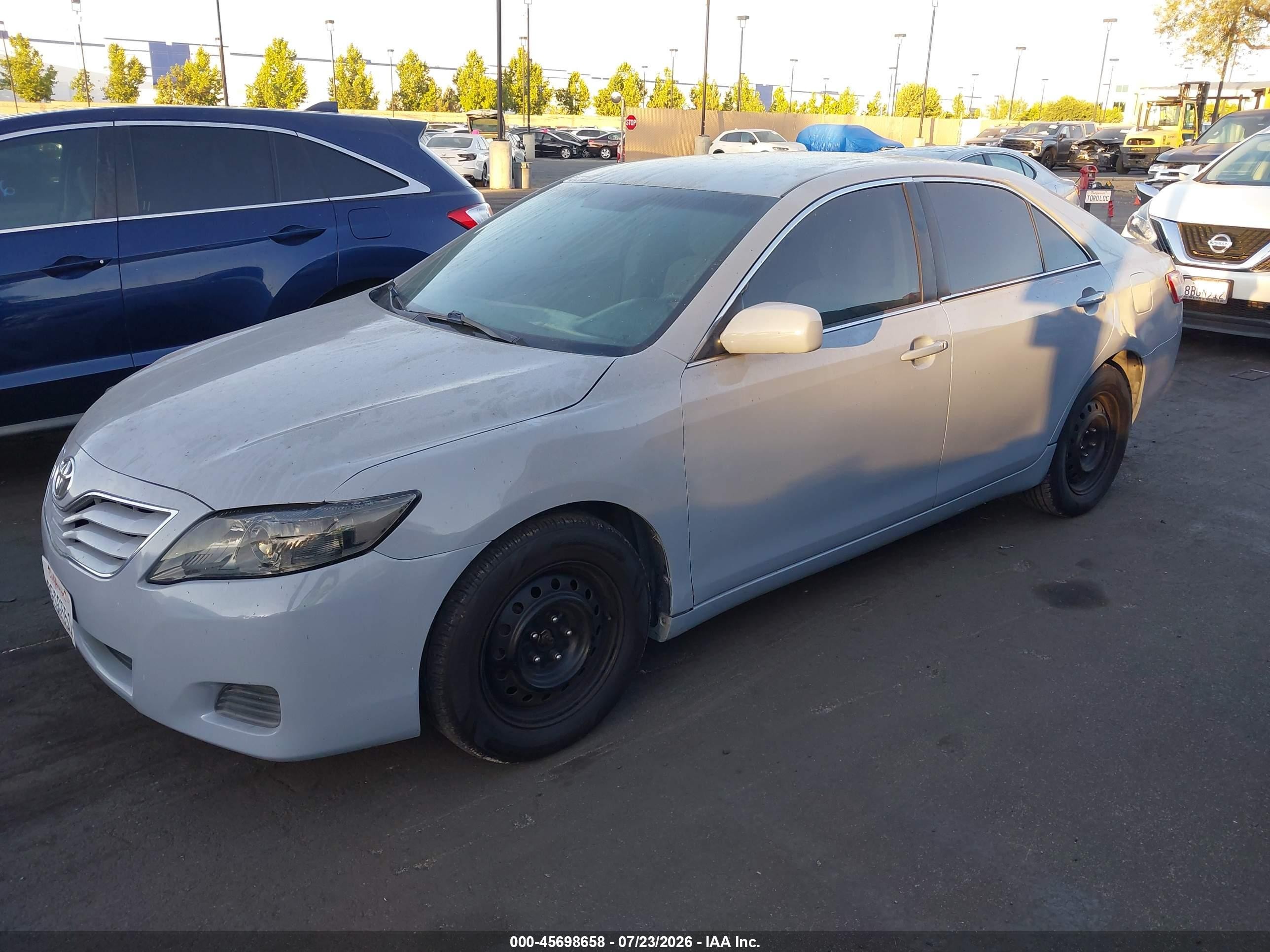 2010 Toyota Camry Le Gray vin: 4T1BF3EK9AU056687