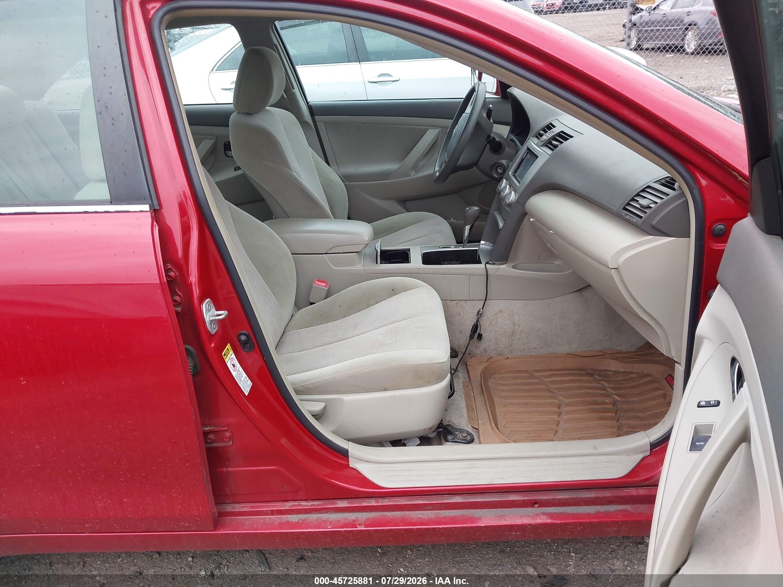 2010 Toyota Camry Le Red vin: 4T1BF3EK9AU097238
