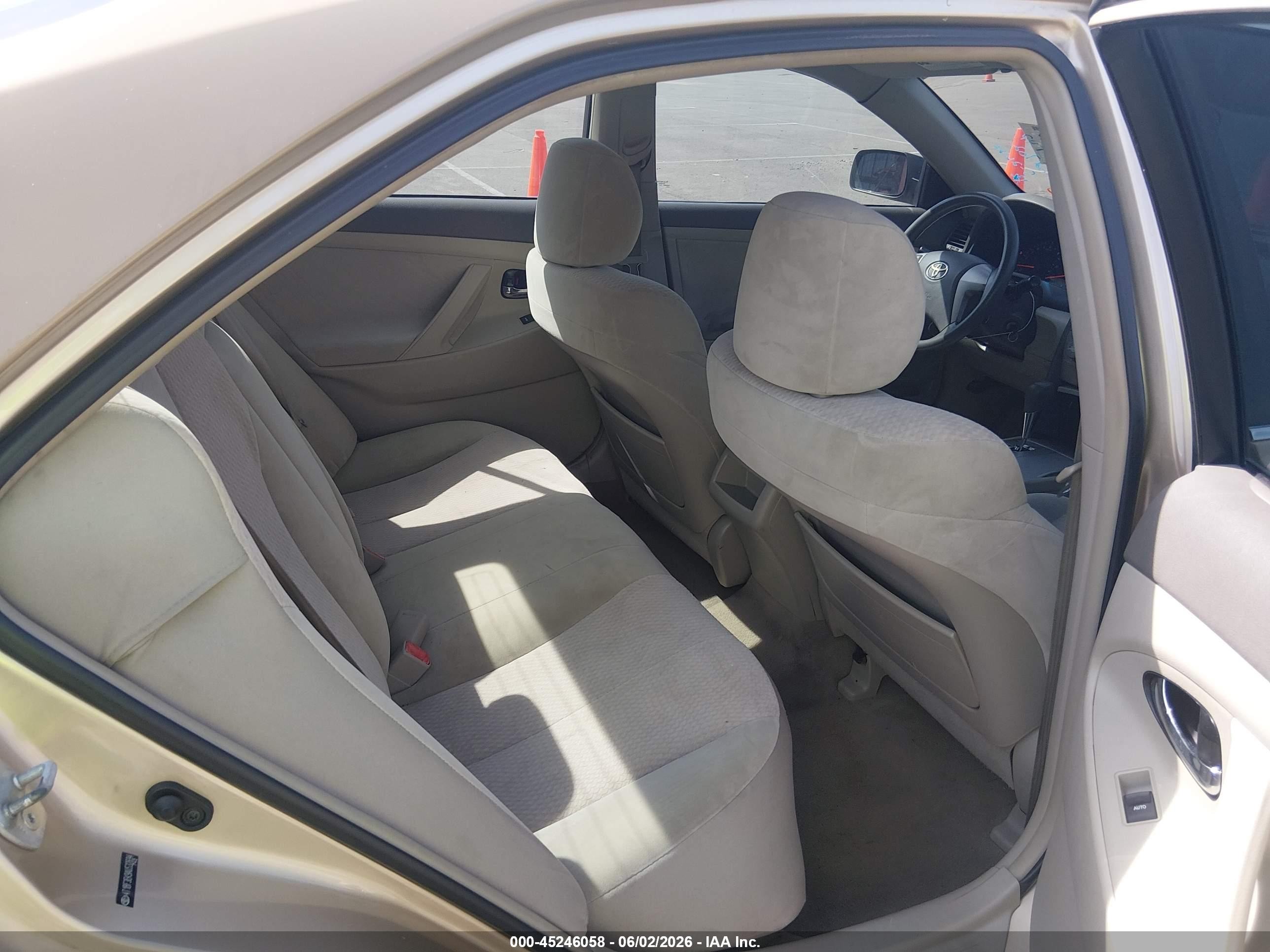 2010 Toyota Camry   Champagne vin: 4T1BF3EK9AU532694