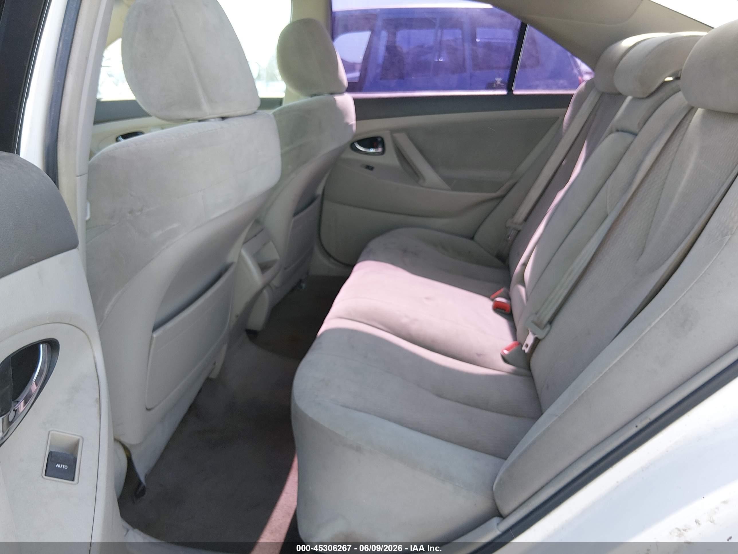 2010 Toyota Camry White vin: 4T1BF3EK9AU537992