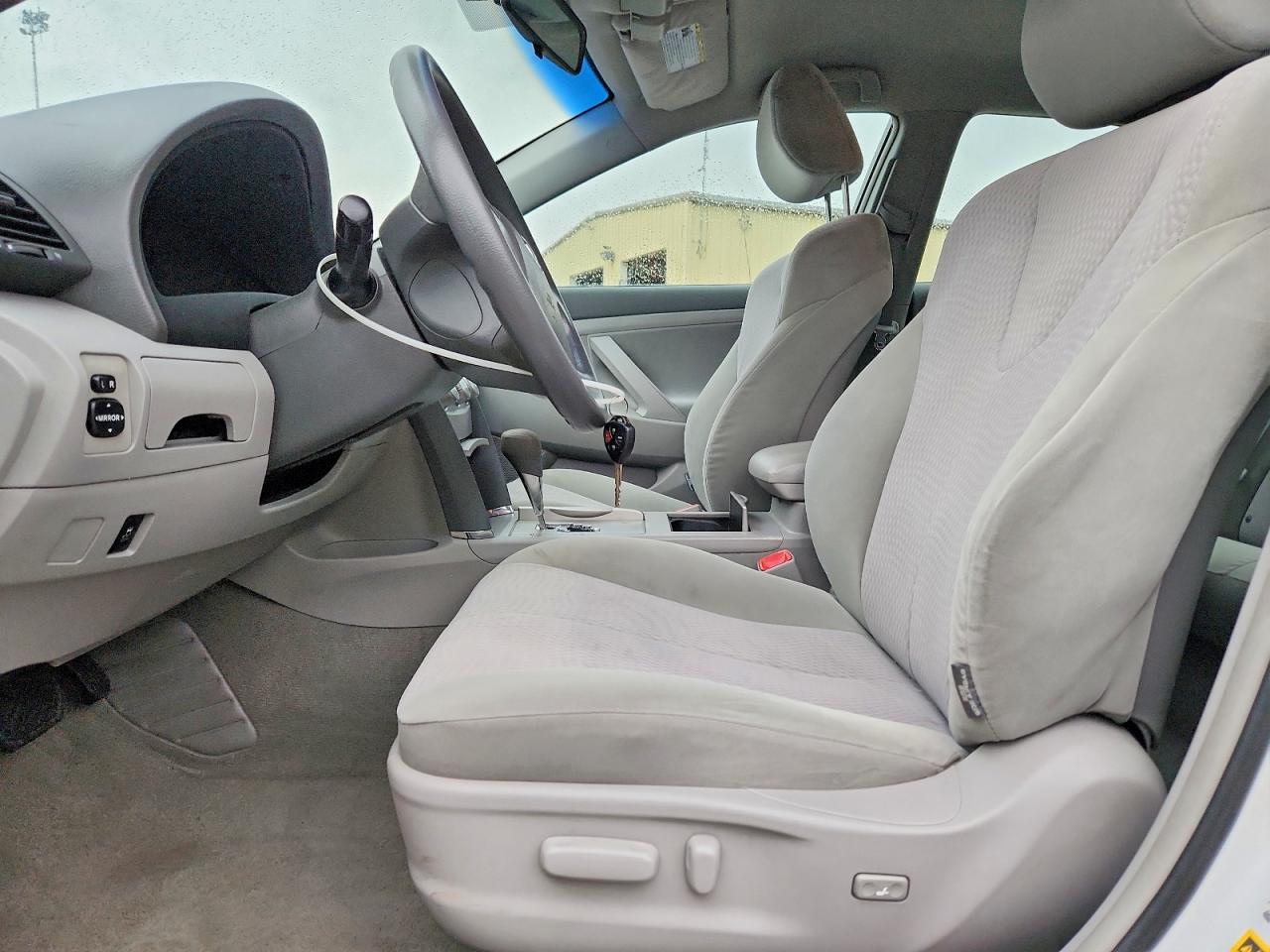 2010 Toyota Camry Le White vin: 4T1BF3EK9AU548880