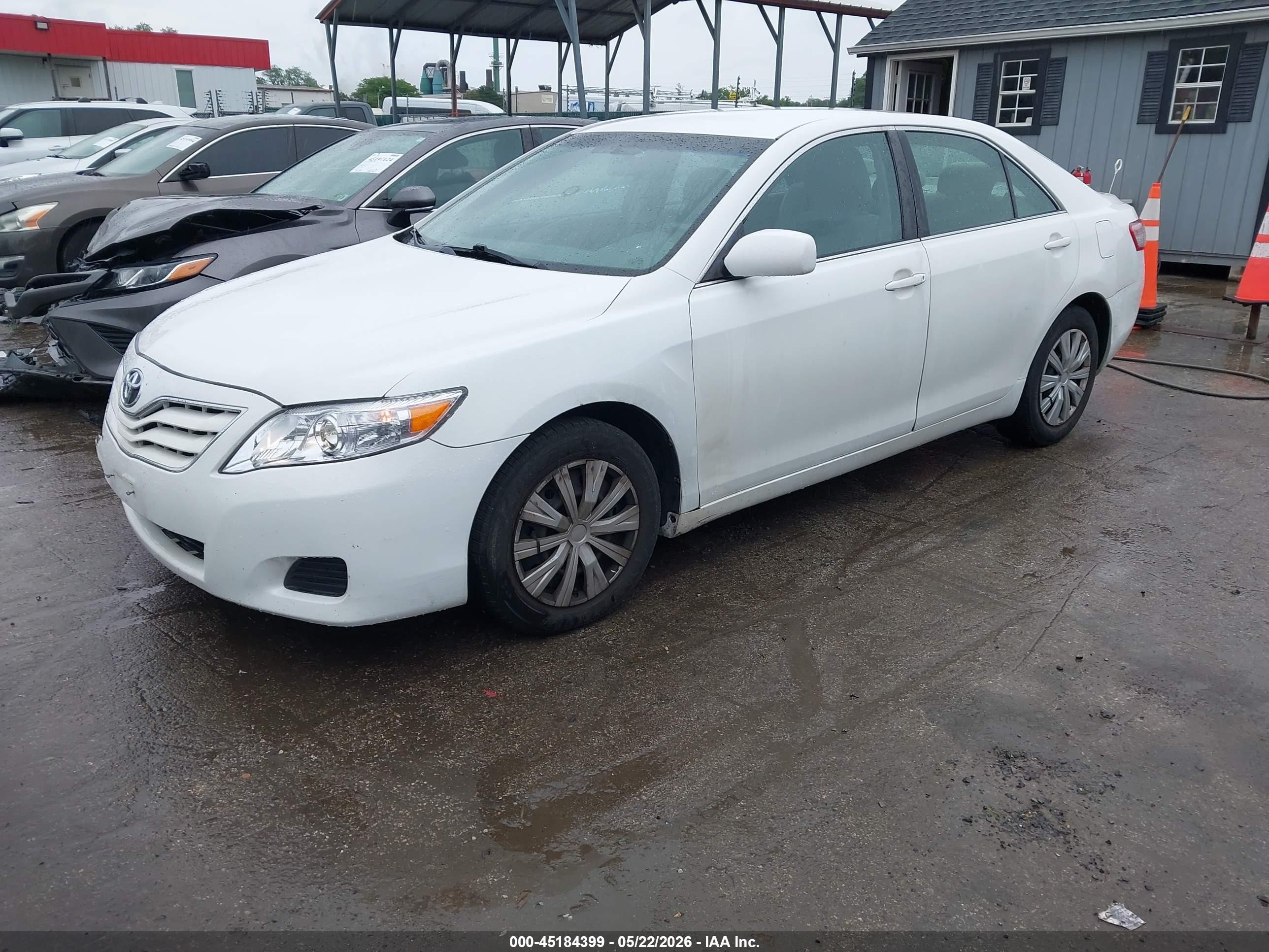 2010 Toyota Camry Le White vin: 4T1BF3EK9AU550600