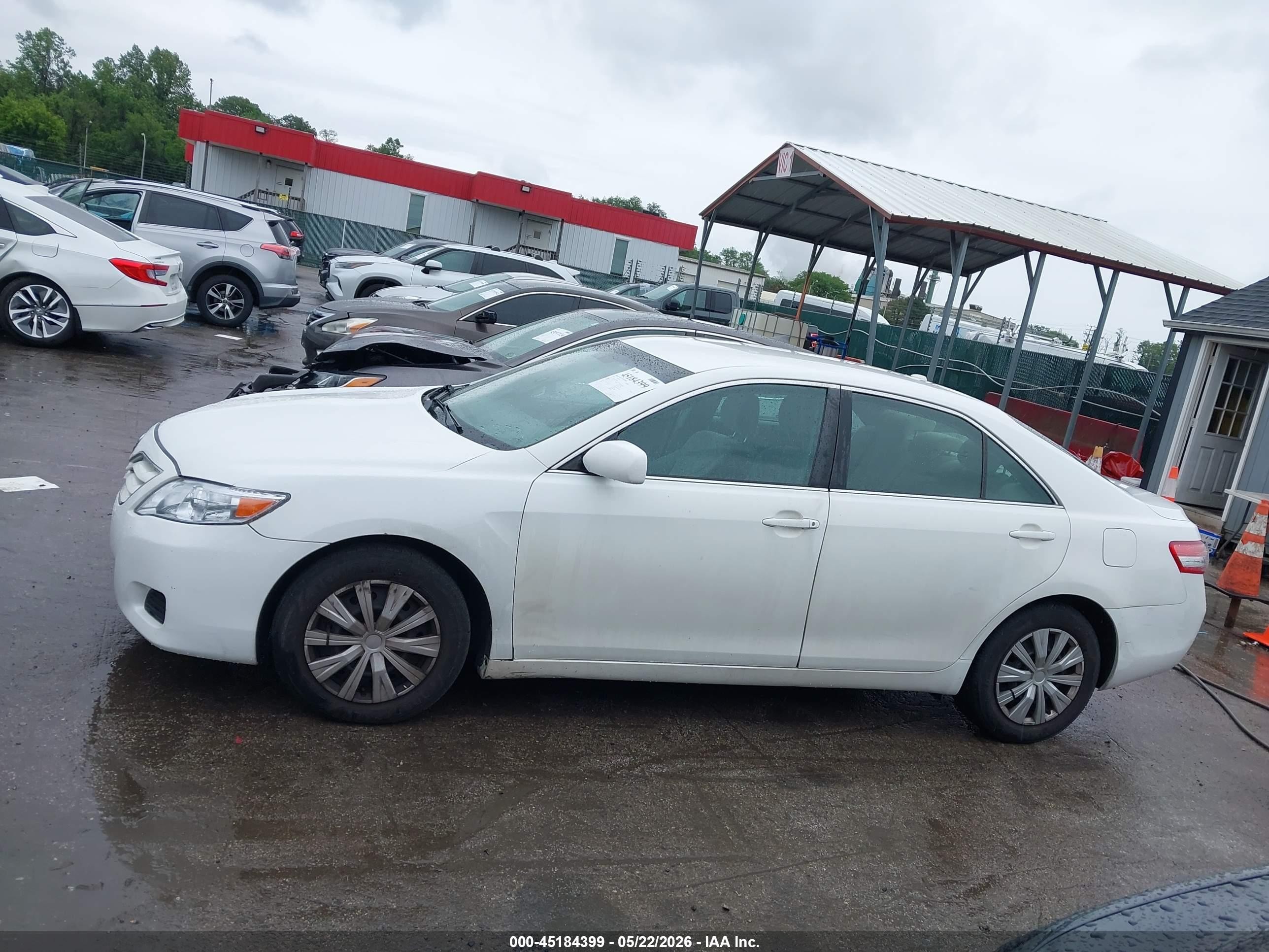2010 Toyota Camry Le White vin: 4T1BF3EK9AU550600
