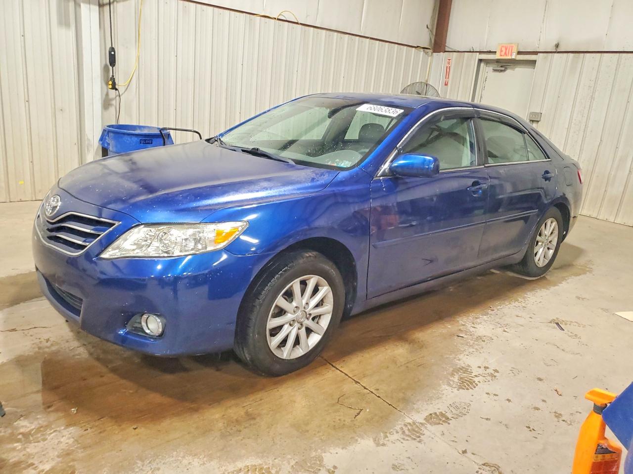 2010 Toyota Camry Xle Blue vin: 4T1BF3EK9AU553495