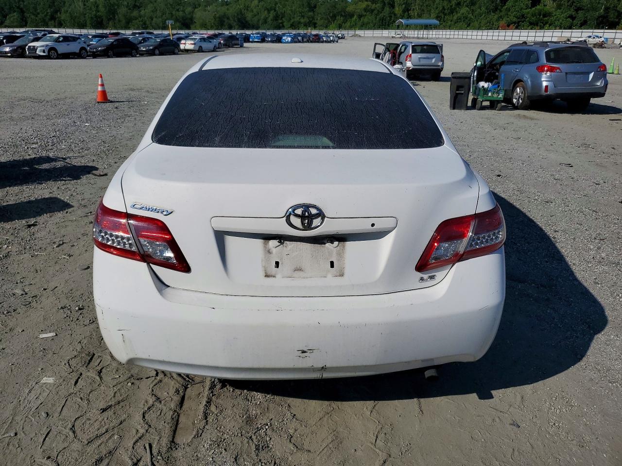 2010 Toyota Camry Le White vin: 4T1BF3EK9AU560379