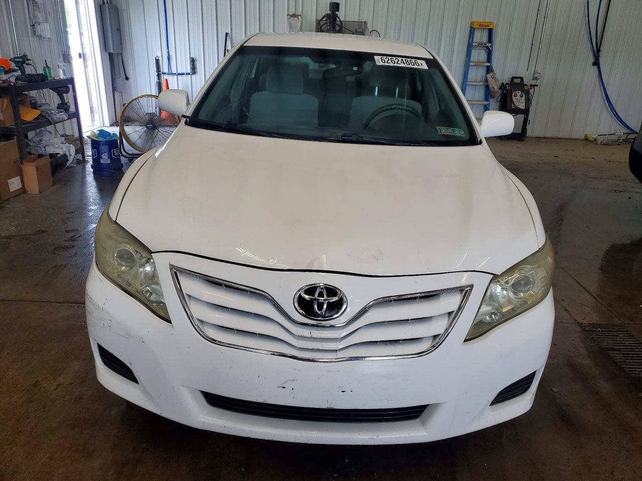 2010 Toyota Camry Le Белый vin: 4T1BF3EK9AU577893