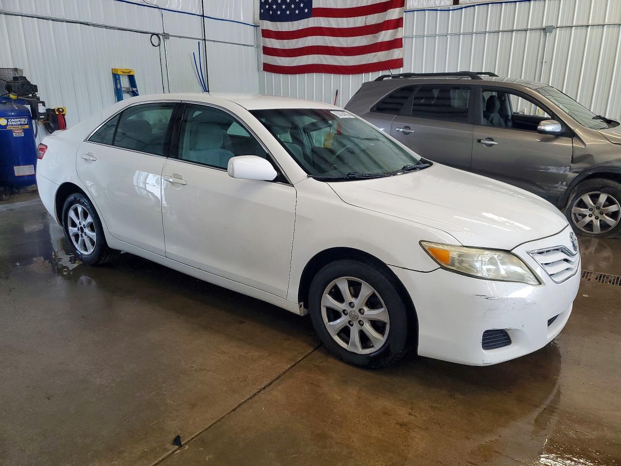 2010 Toyota Camry Le Белый vin: 4T1BF3EK9AU577893