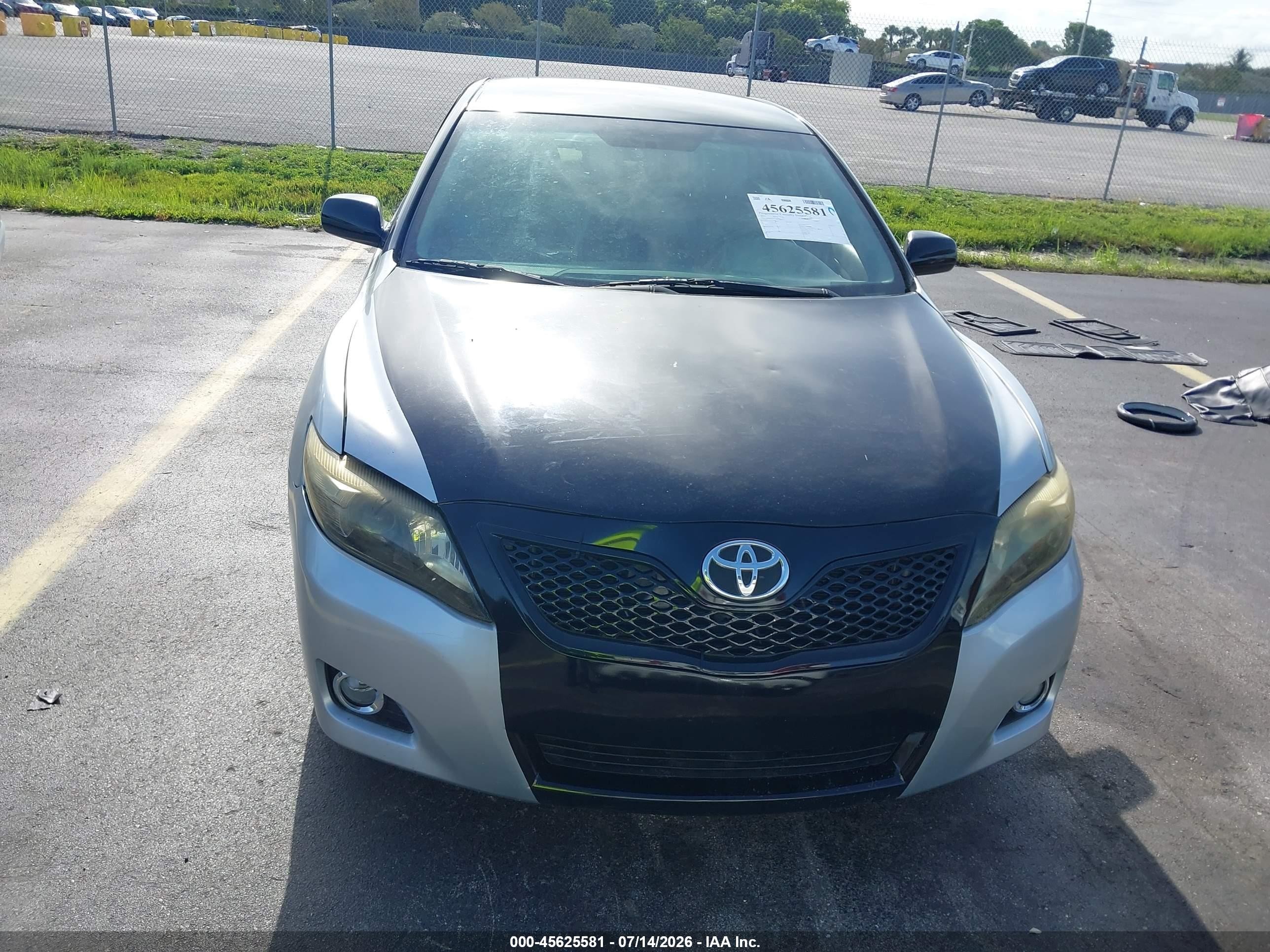 2011 Toyota Camry Le Gray vin: 4T1BF3EK9BU119174