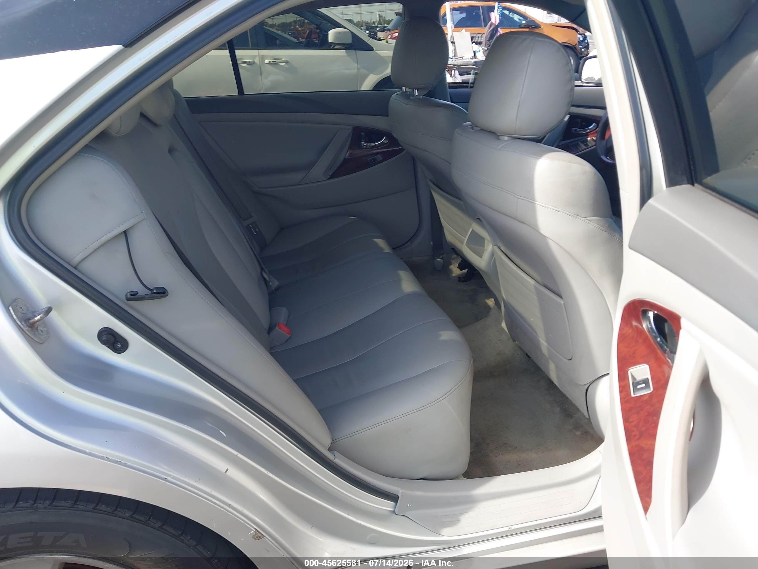 2011 Toyota Camry Le Gray vin: 4T1BF3EK9BU119174