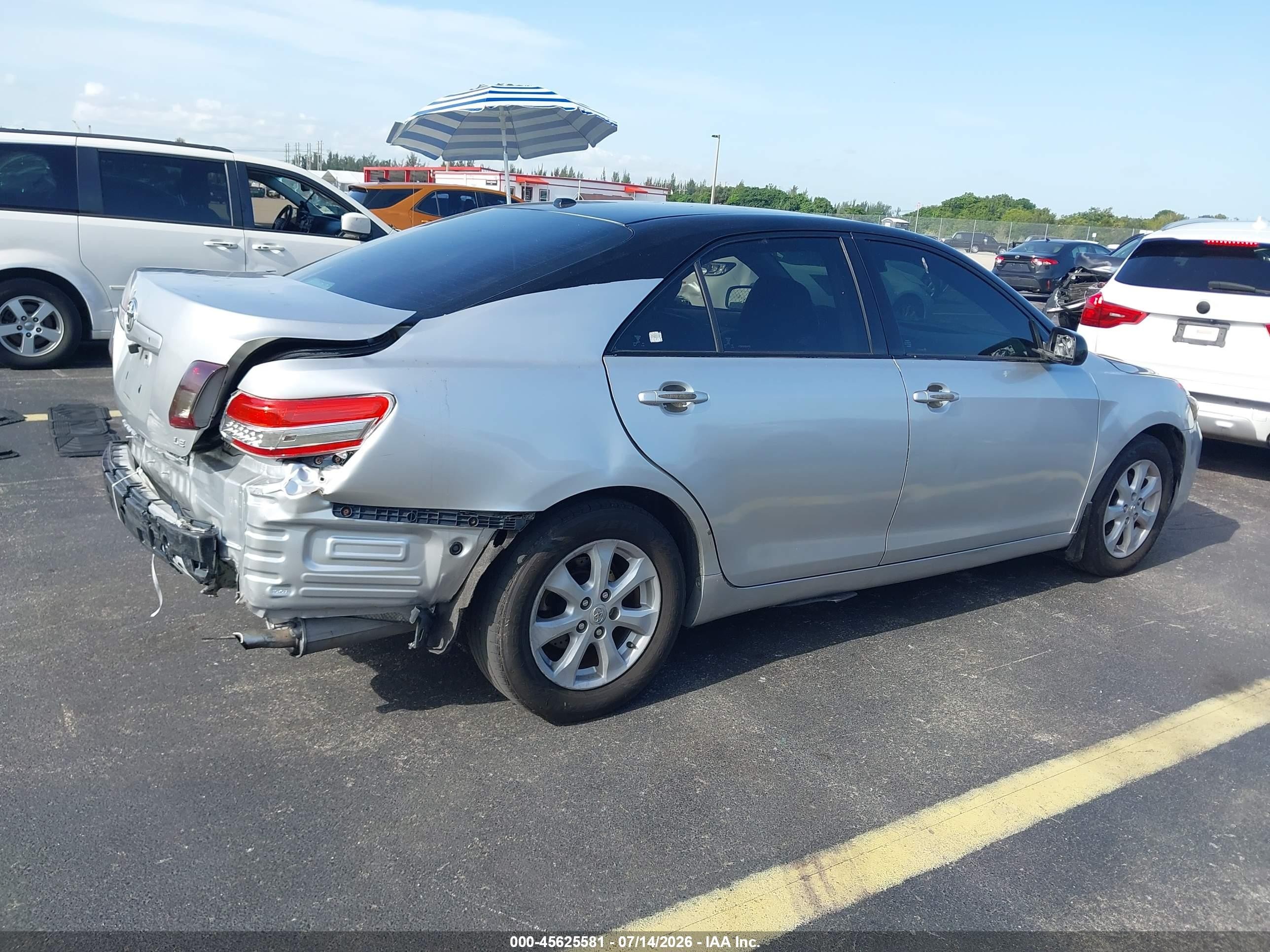 2011 Toyota Camry Le Gray vin: 4T1BF3EK9BU119174