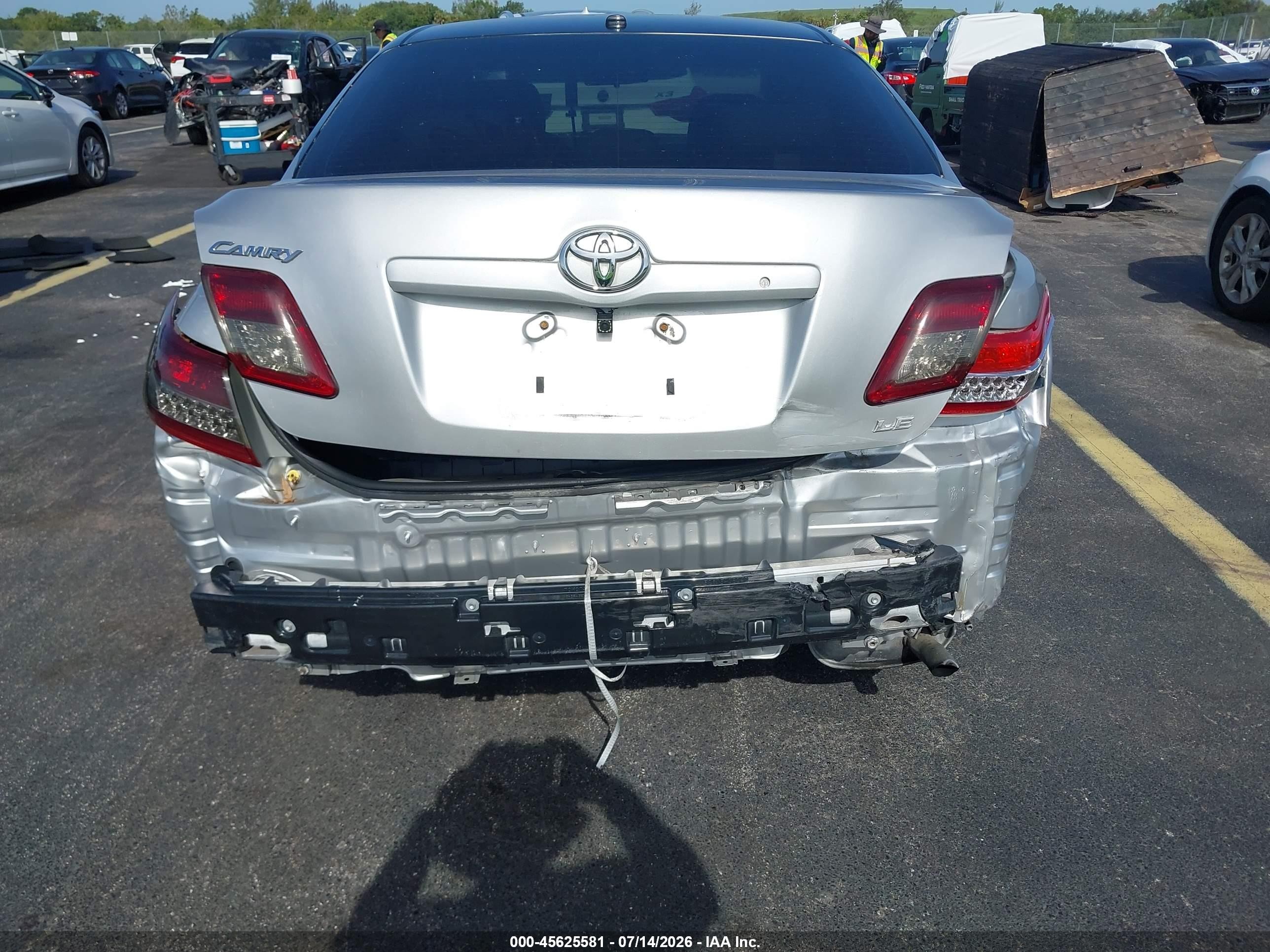 2011 Toyota Camry Le Gray vin: 4T1BF3EK9BU119174