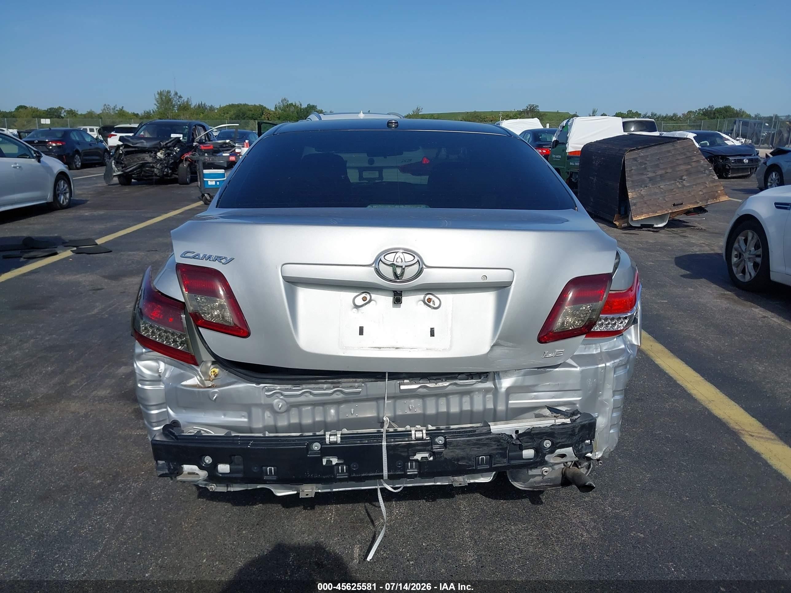 2011 Toyota Camry Le Gray vin: 4T1BF3EK9BU119174