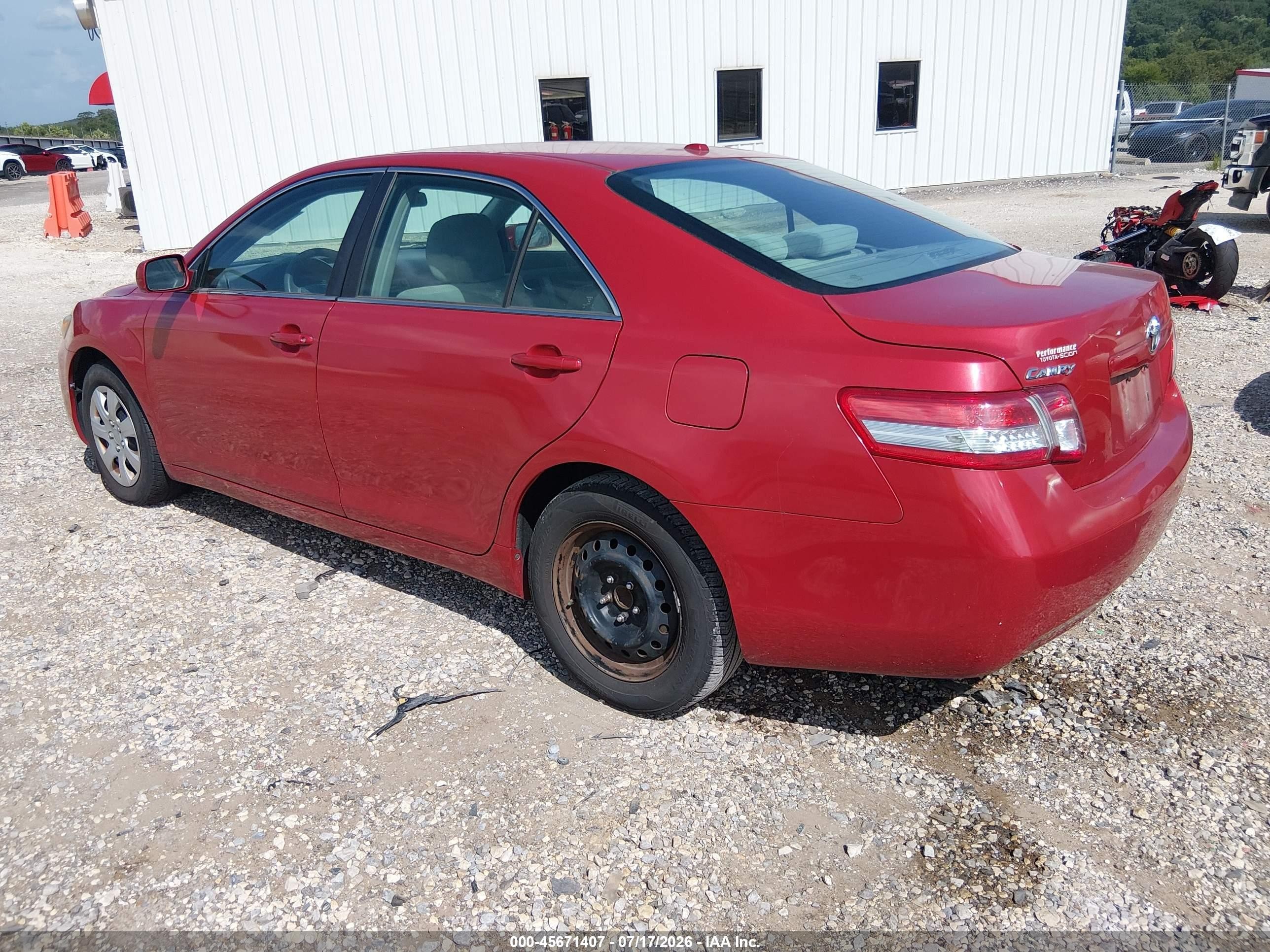 2011 Toyota Camry Le Red vin: 4T1BF3EK9BU139070