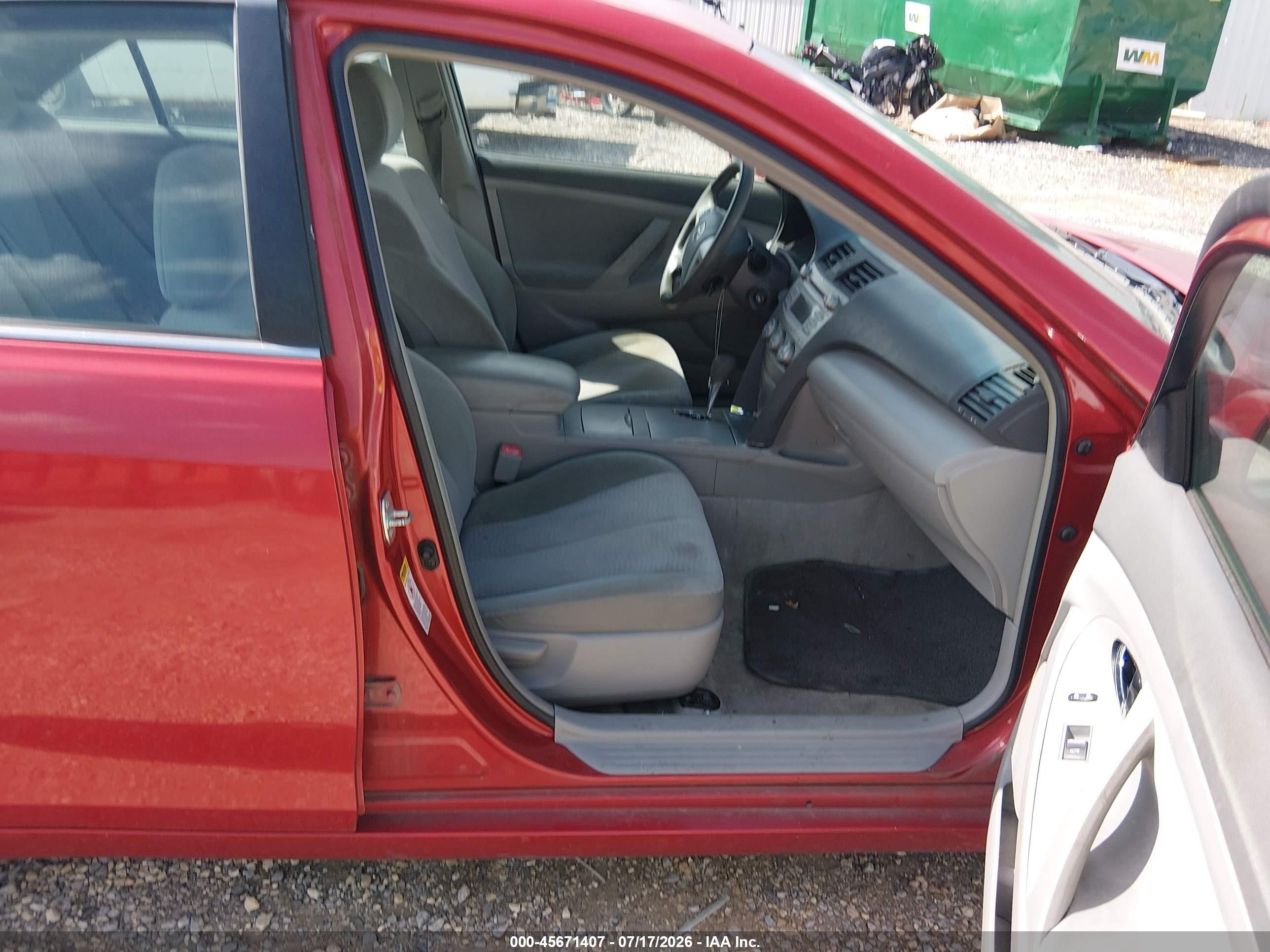 2011 Toyota Camry Le Red vin: 4T1BF3EK9BU139070