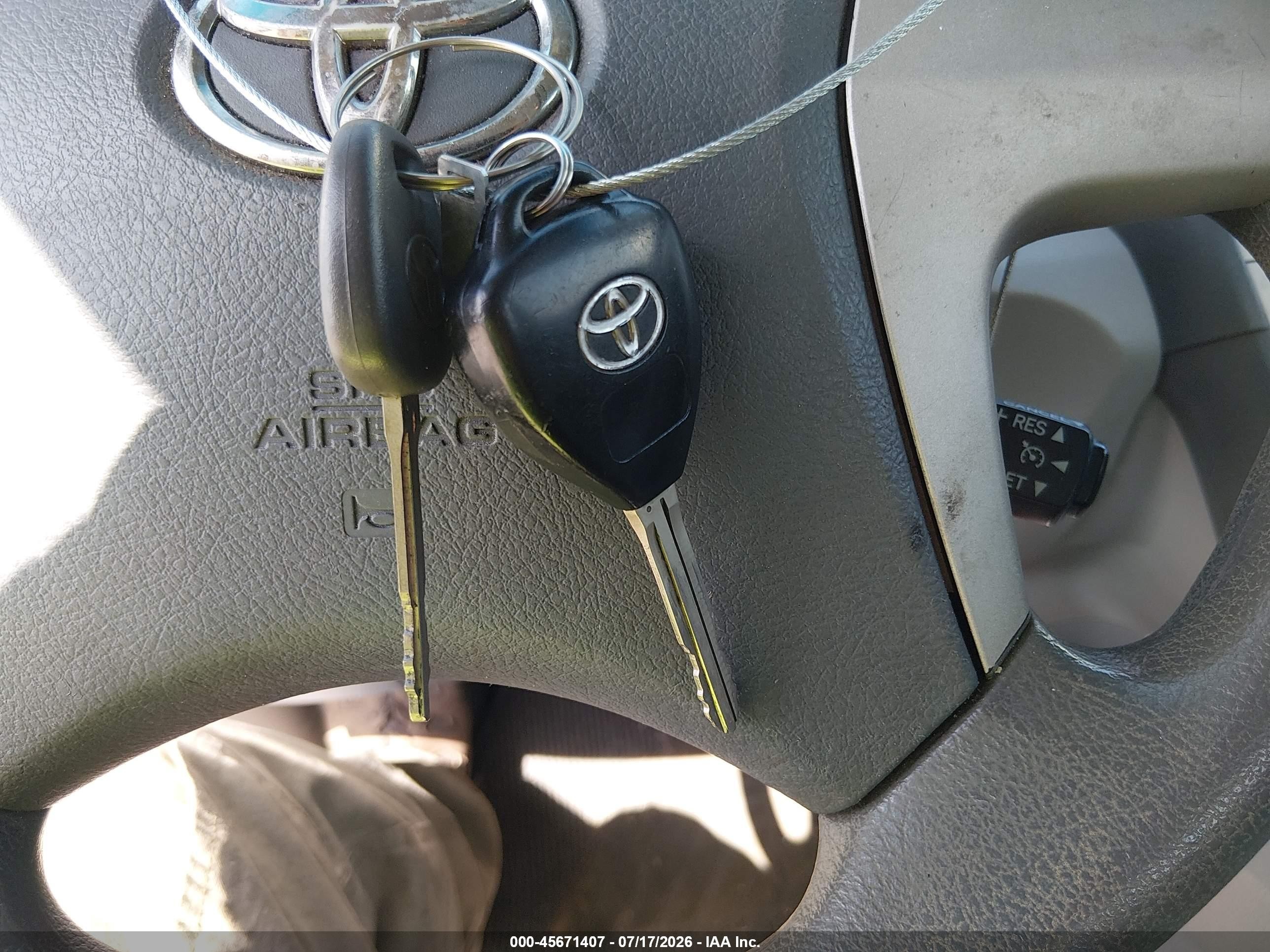 2011 Toyota Camry Le Red vin: 4T1BF3EK9BU139070