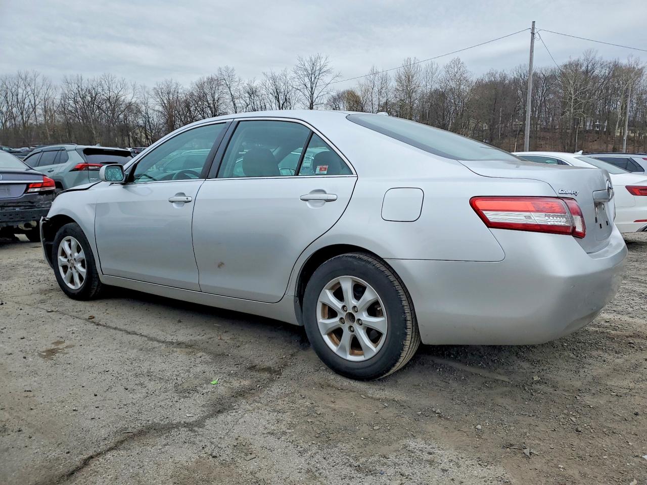 2011 Toyota Camry Le Silver vin: 4T1BF3EK9BU140882