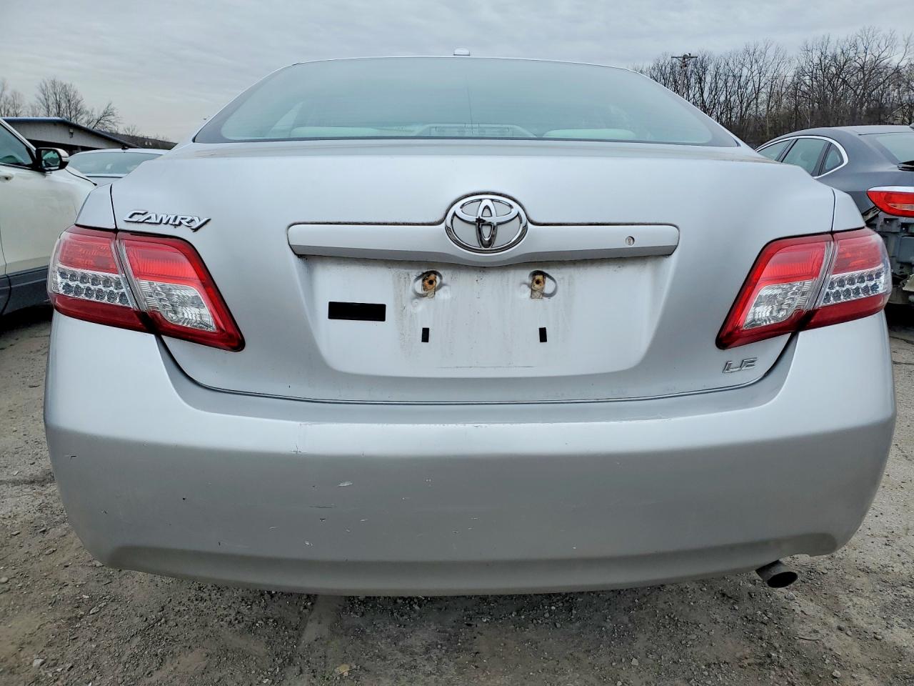 2011 Toyota Camry Le Silver vin: 4T1BF3EK9BU140882