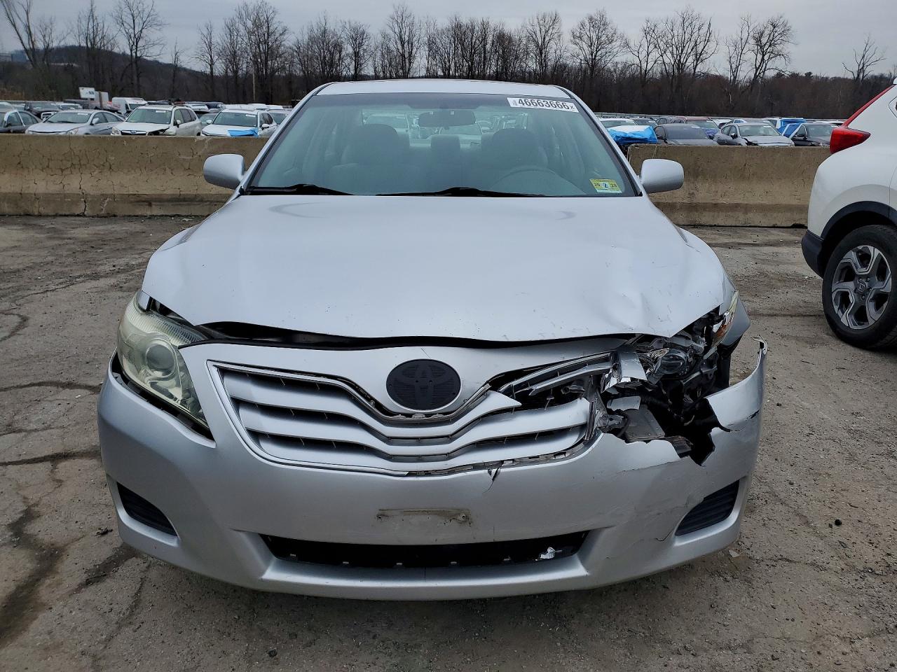 2011 Toyota Camry Le Silver vin: 4T1BF3EK9BU140882