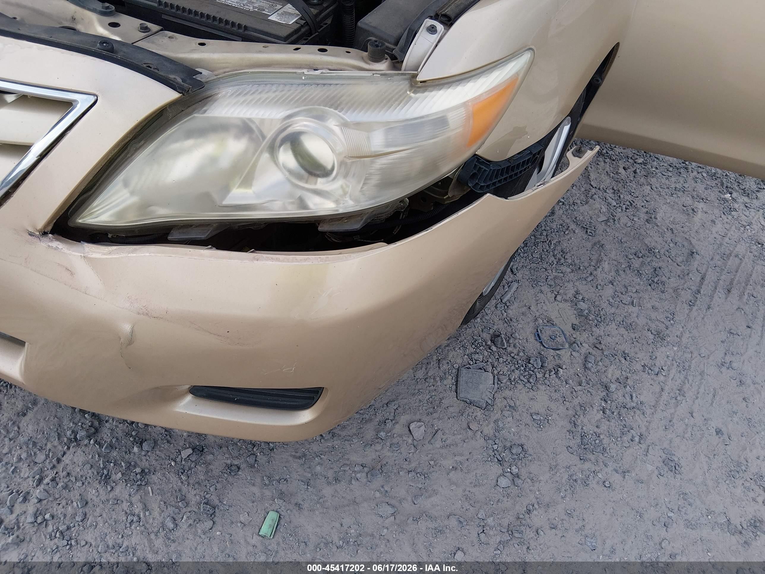 2011 Toyota Camry Le Gold vin: 4T1BF3EK9BU141613