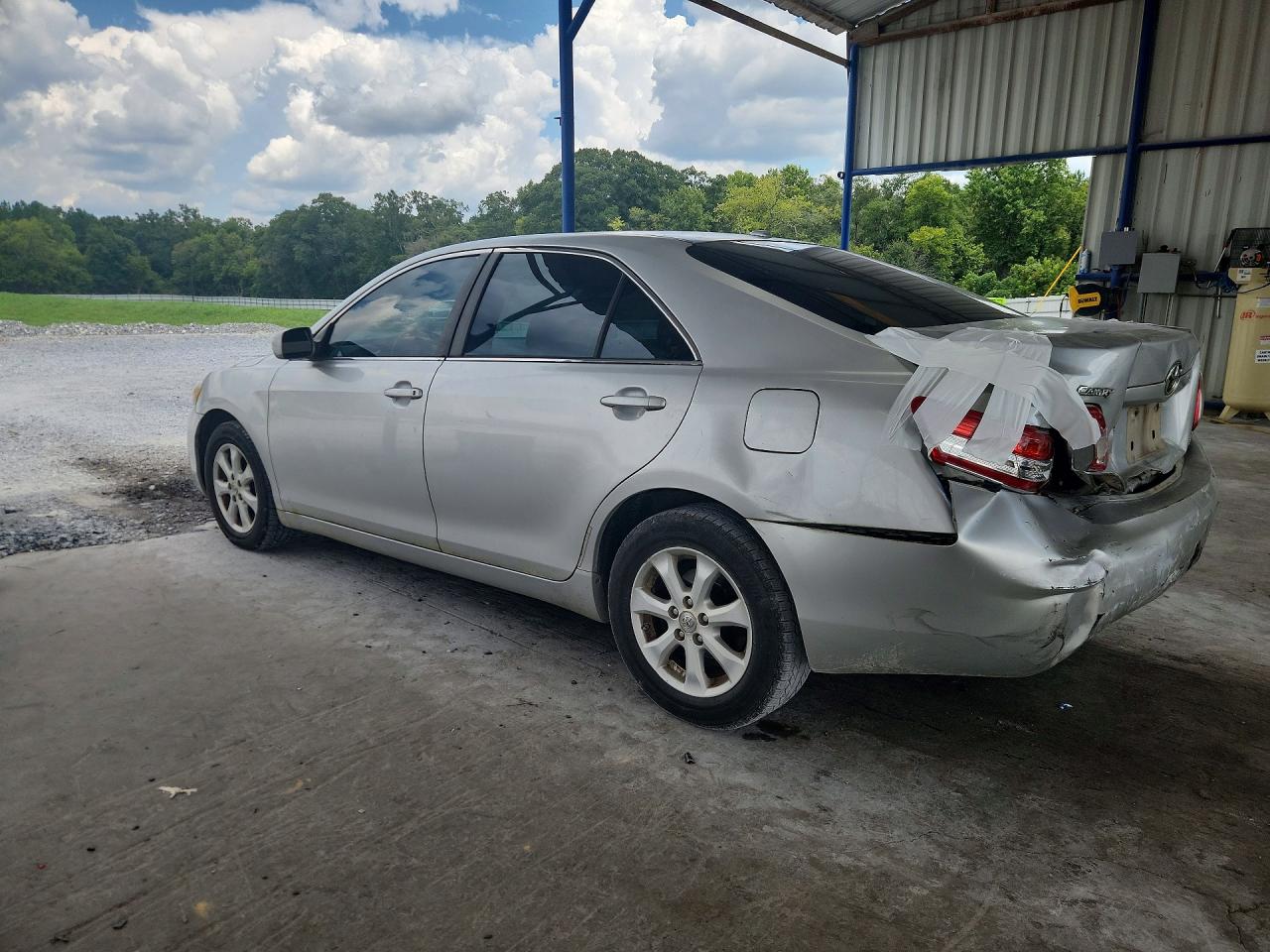 2011 Toyota Camry Le Серебряный vin: 4T1BF3EK9BU156600