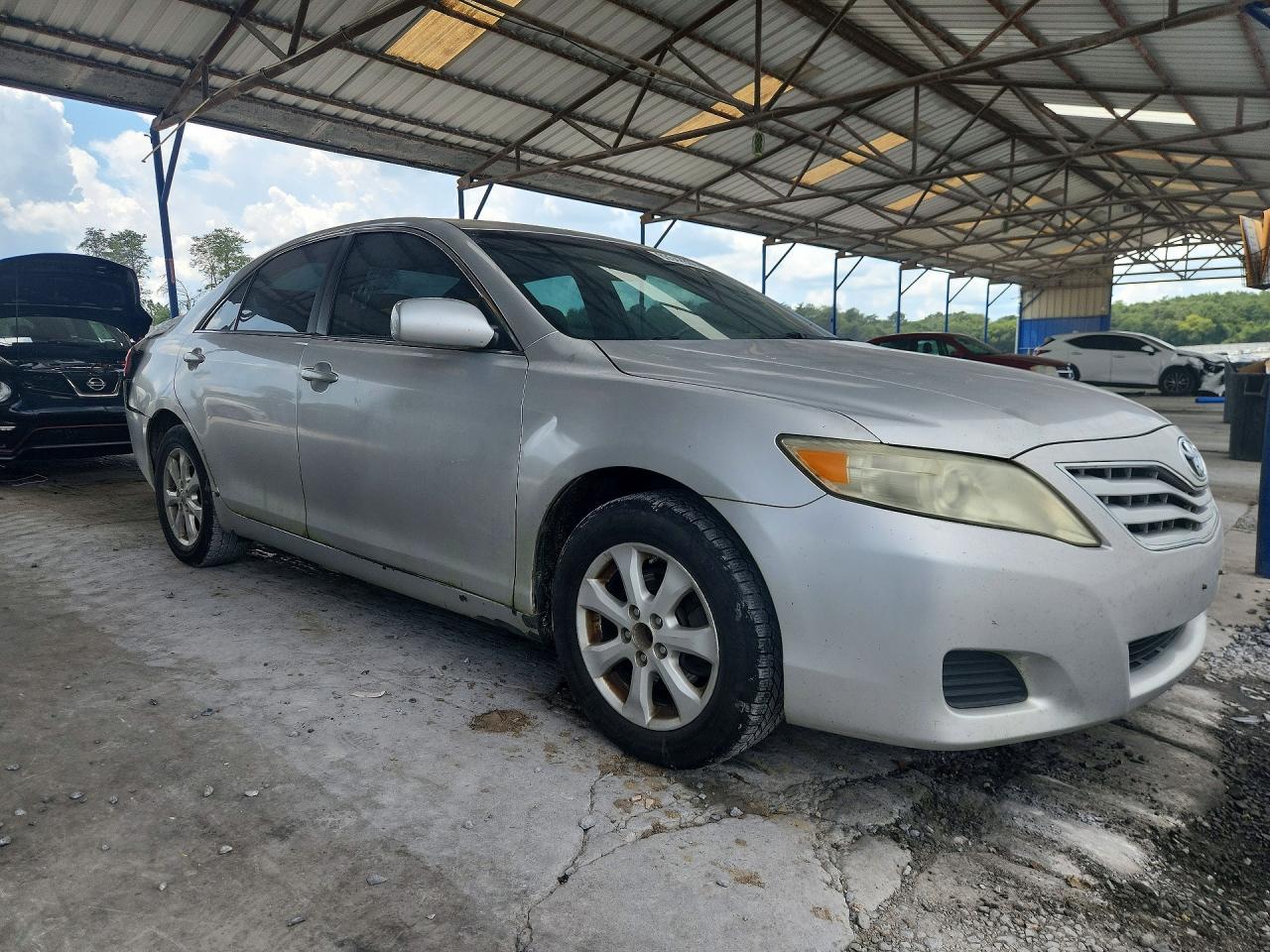 2011 Toyota Camry Le Серебряный vin: 4T1BF3EK9BU156600