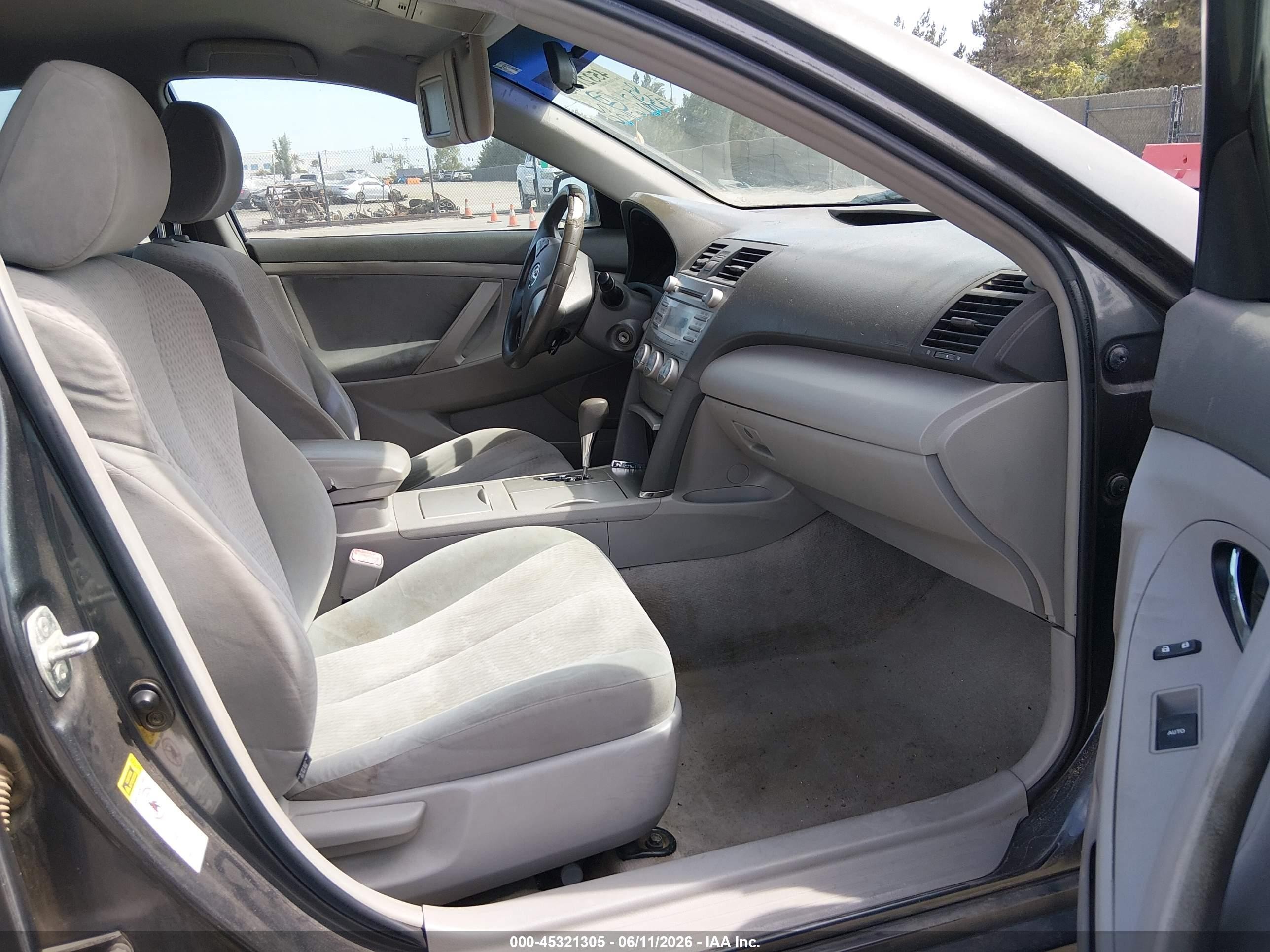 2011 Toyota Camry Le Серый vin: 4T1BF3EK9BU160016