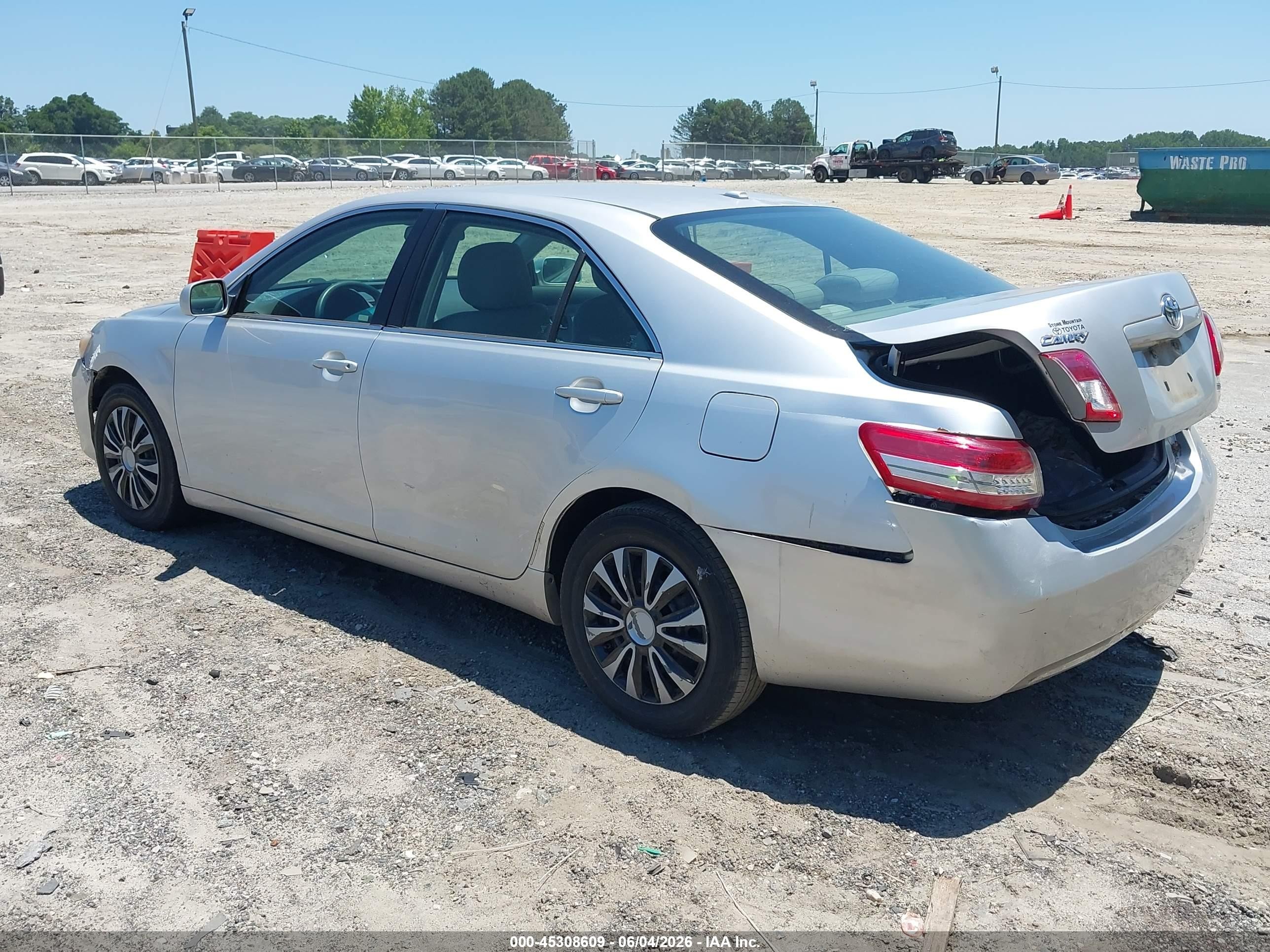 2011 Toyota Camry Le Silver vin: 4T1BF3EK9BU168326