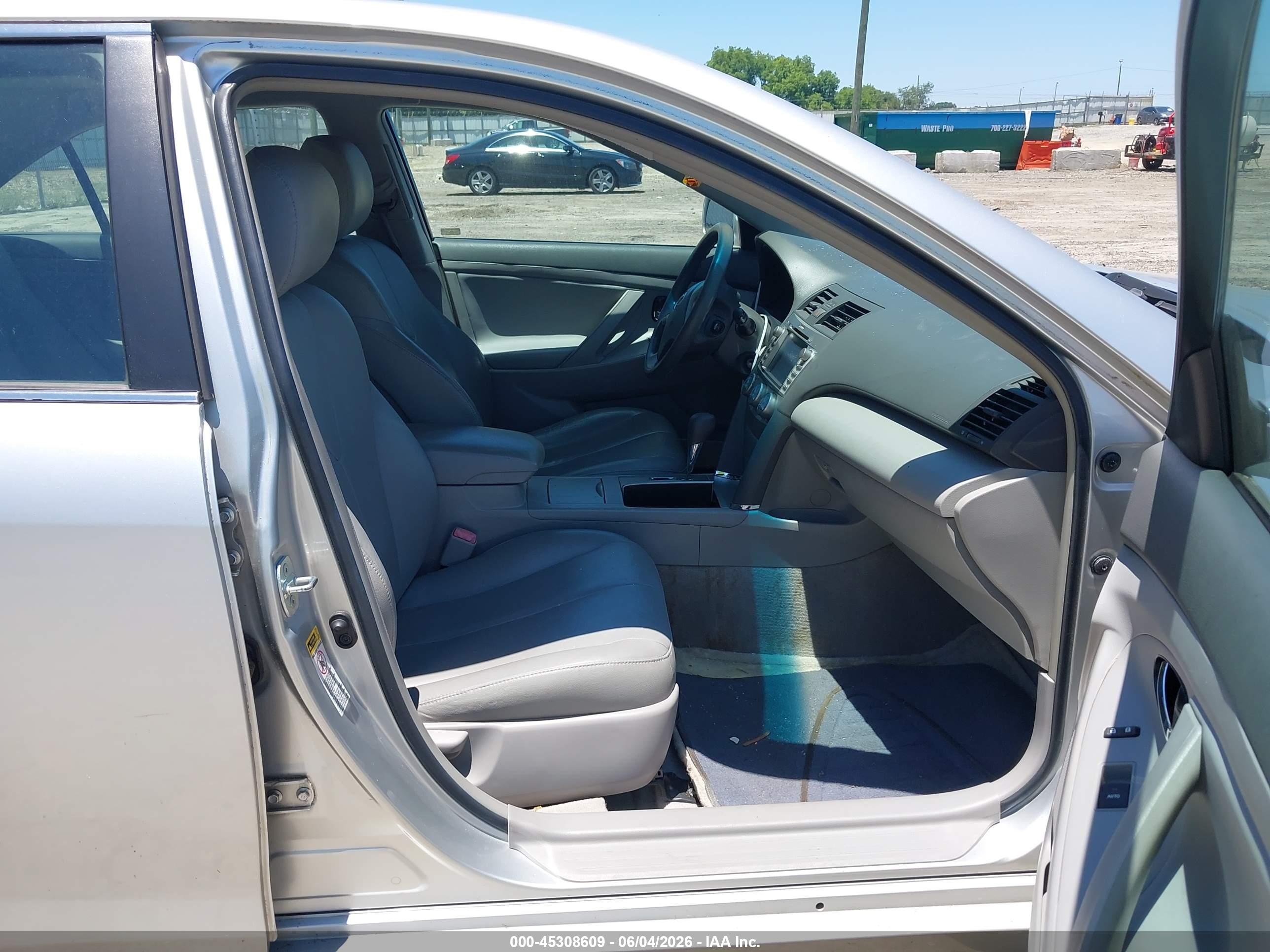 2011 Toyota Camry Le Silver vin: 4T1BF3EK9BU168326