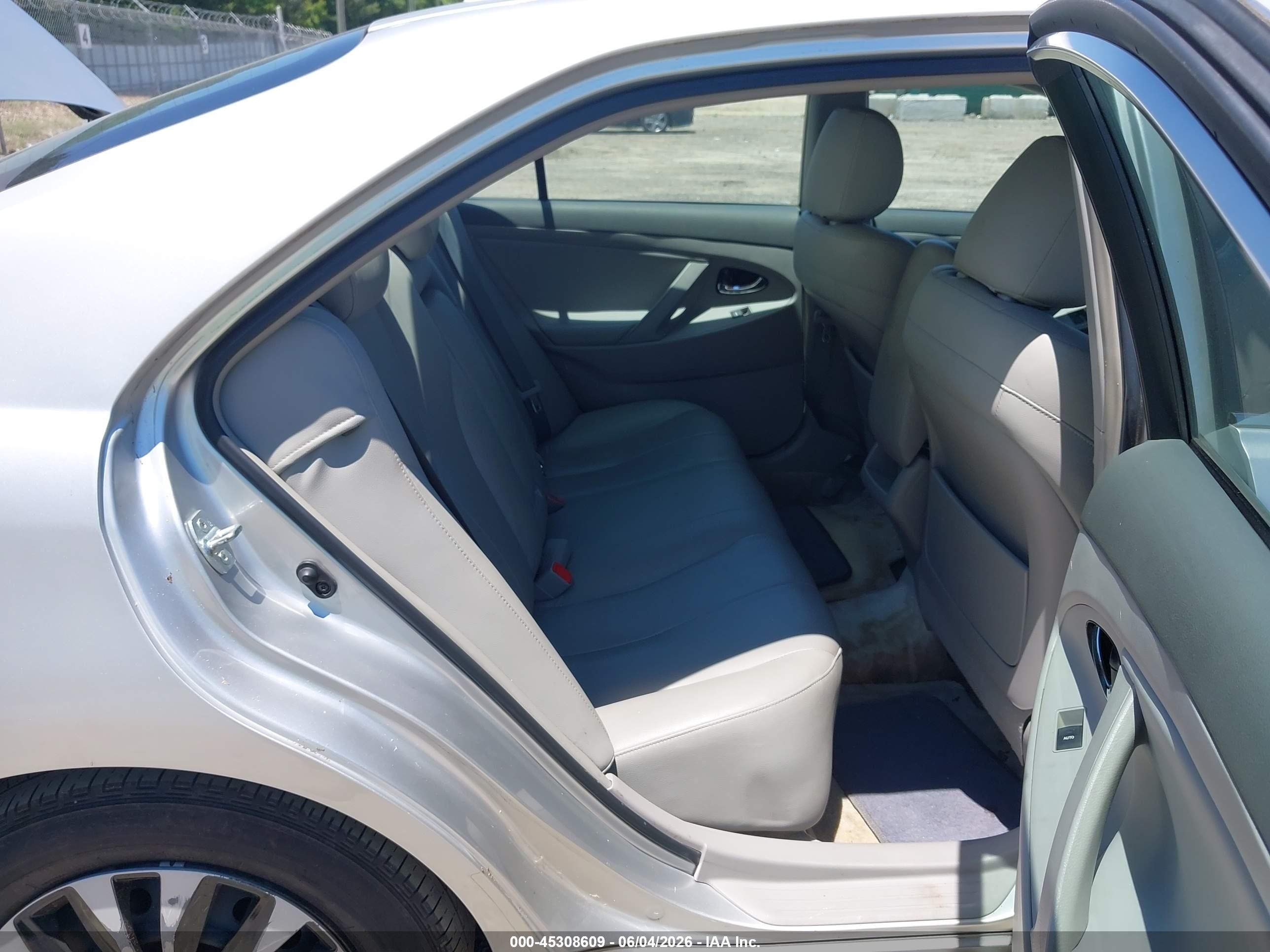2011 Toyota Camry Le Silver vin: 4T1BF3EK9BU168326