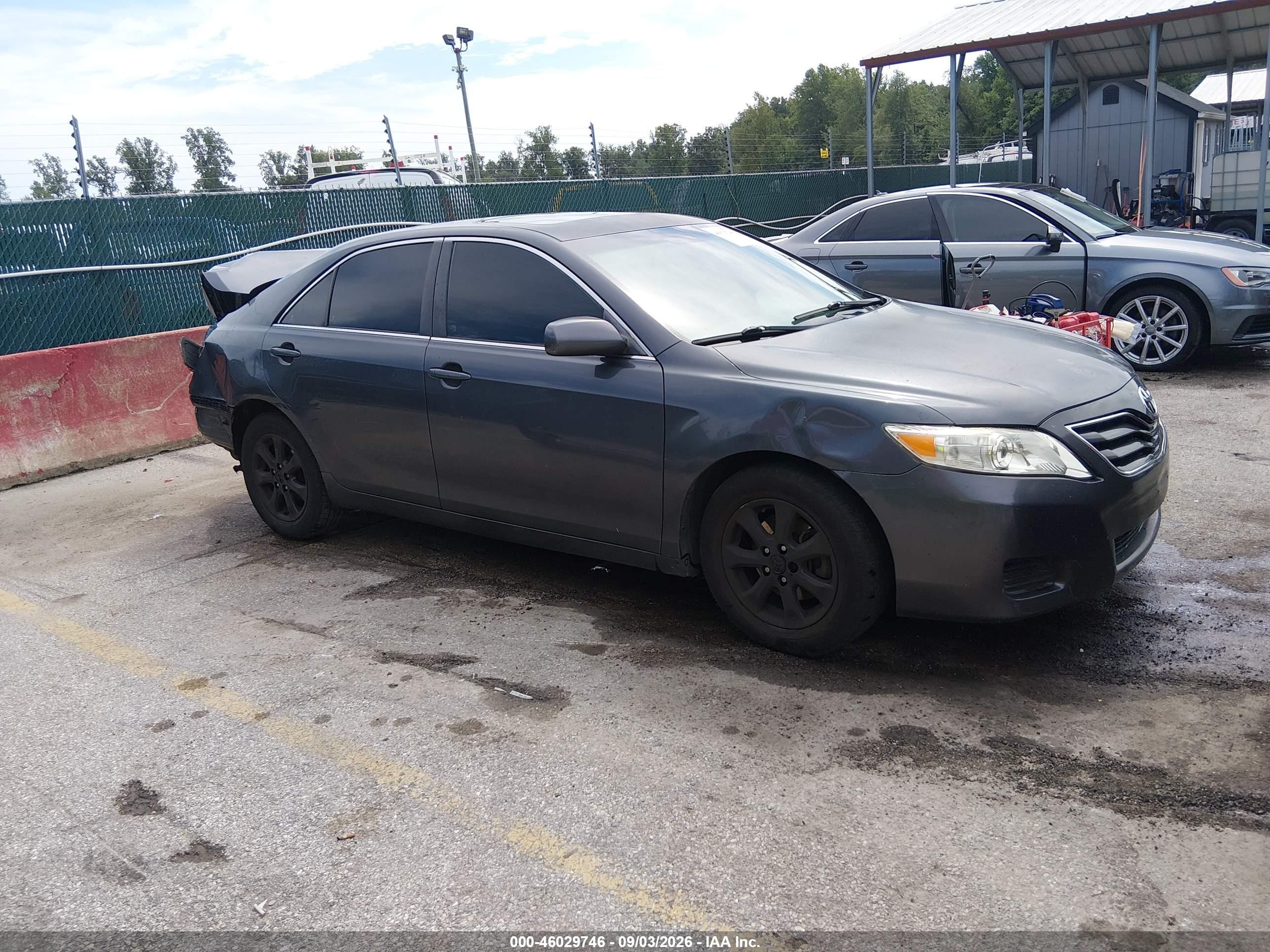 2011 Toyota Camry Le Gray vin: 4T1BF3EK9BU175745