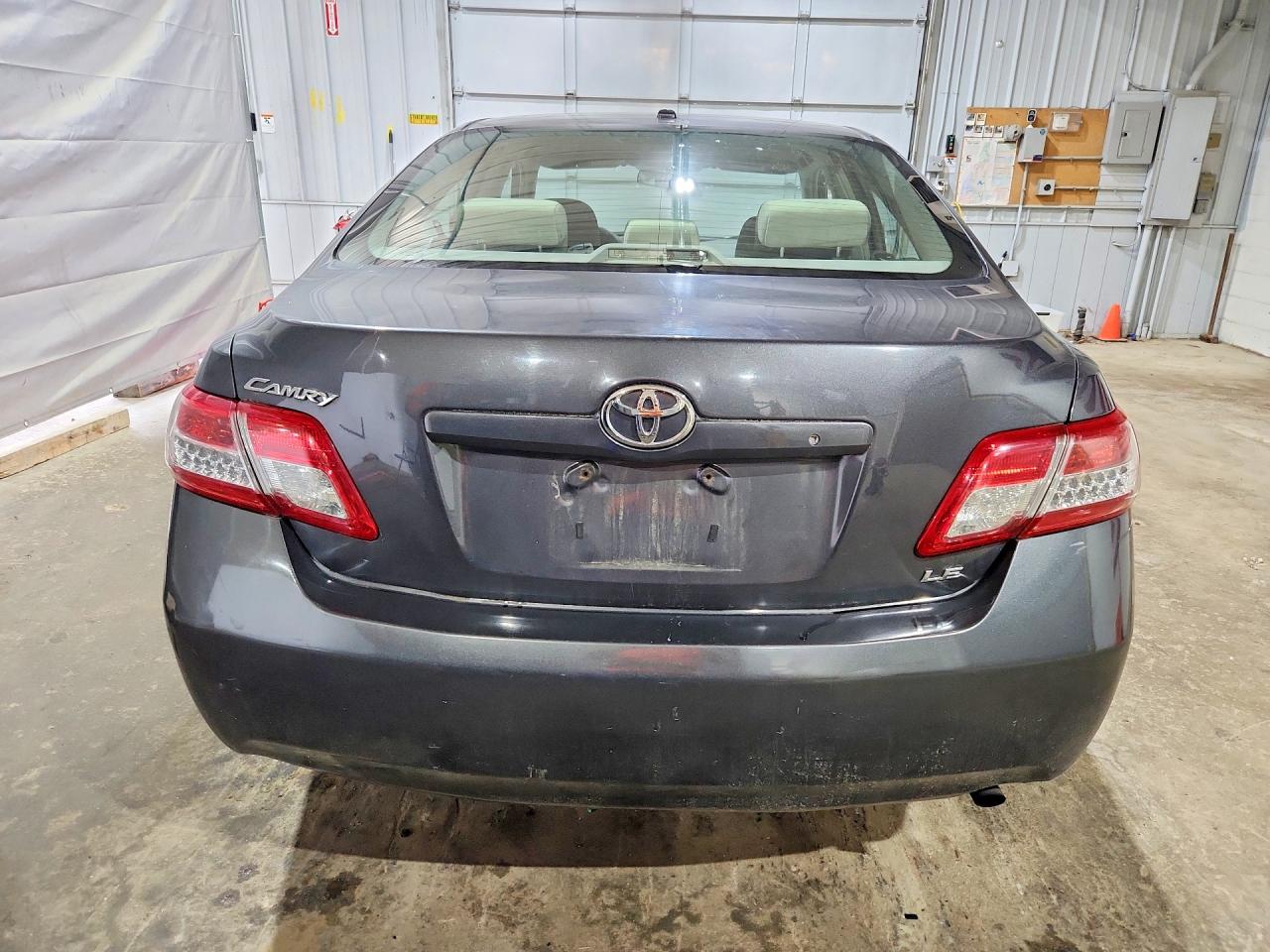 2011 Toyota Camry Le Gray vin: 4T1BF3EK9BU186518
