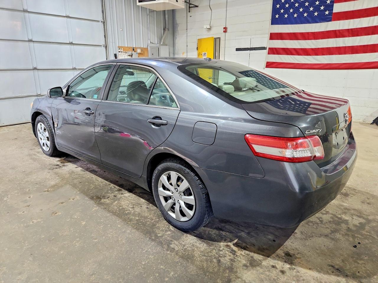 2011 Toyota Camry Le Gray vin: 4T1BF3EK9BU186518